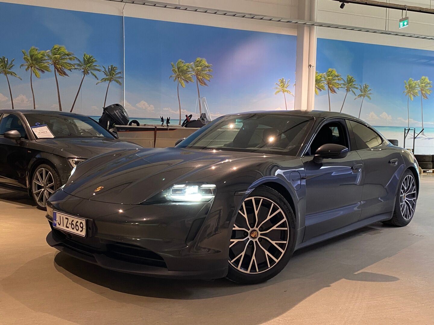 Porsche Taycan 2021 Base - | ACC | Sport Chrono | ILP | Peruutuskamera | 14-suunt. ist. | Muistipenkit | Matkustajan näyttö | Ilma-alusta |