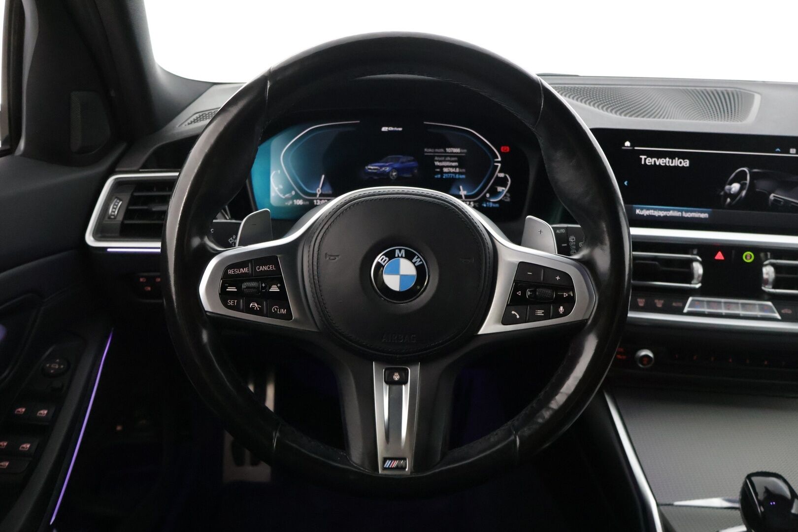 BMW 330 2021 G21 Touring 330e xDrive Business M Sport * Vetokoukku / P-Kamera / Adapt. Vakkari / Sähkökontti / Nahkasisusta / Navi * - 3,99 % KORKOTARJOUS TÄHÄN AUTOON - * 2x M Sport vanteet / SoH 93% *