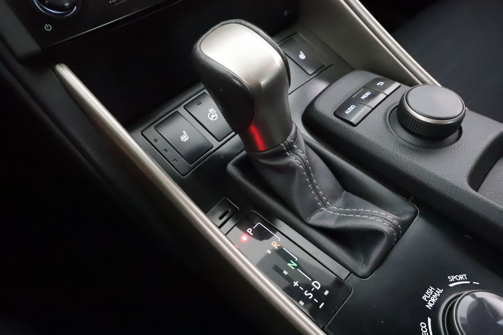 Lexus IS 2014 300h Executive - | Webasto | Xenon | P.Tutkat | Navi | Keyless | Vakkari | Bluetooth | Suomi-auto | Kahdet renkaat | Merkkihuollot |