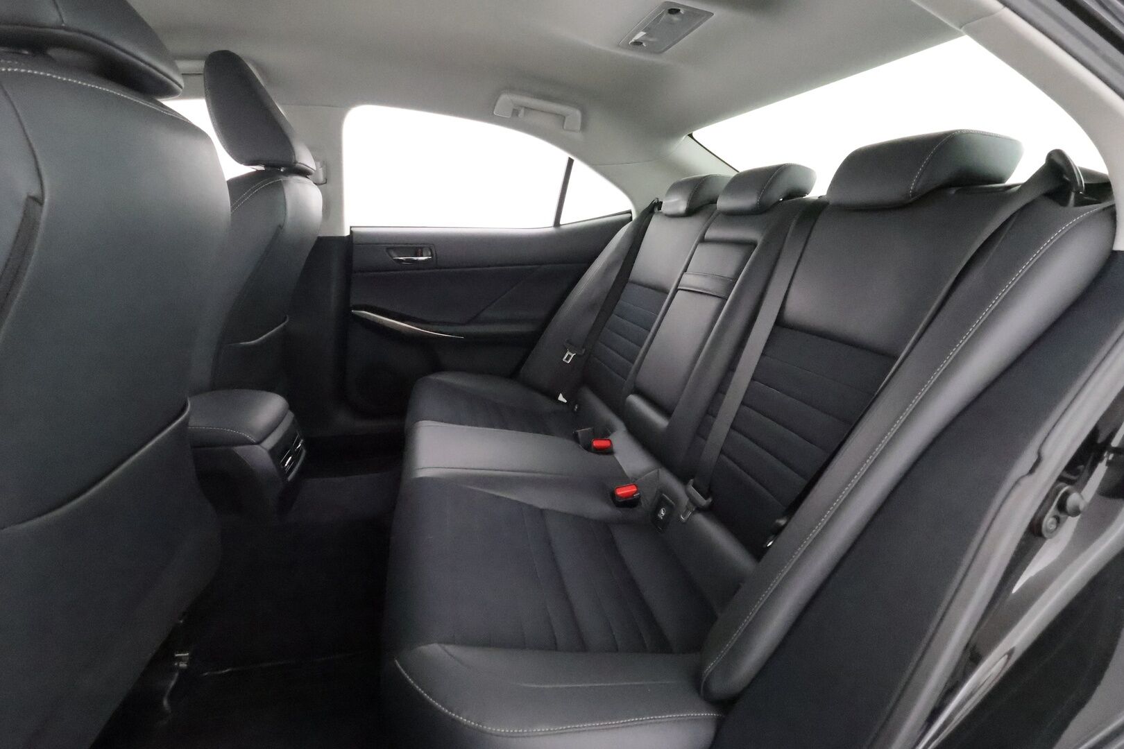 Lexus IS 2014 300h Executive - | Webasto | Xenon | P.Tutkat | Navi | Keyless | Vakkari | Bluetooth | Suomi-auto | Kahdet renkaat | Merkkihuollot |