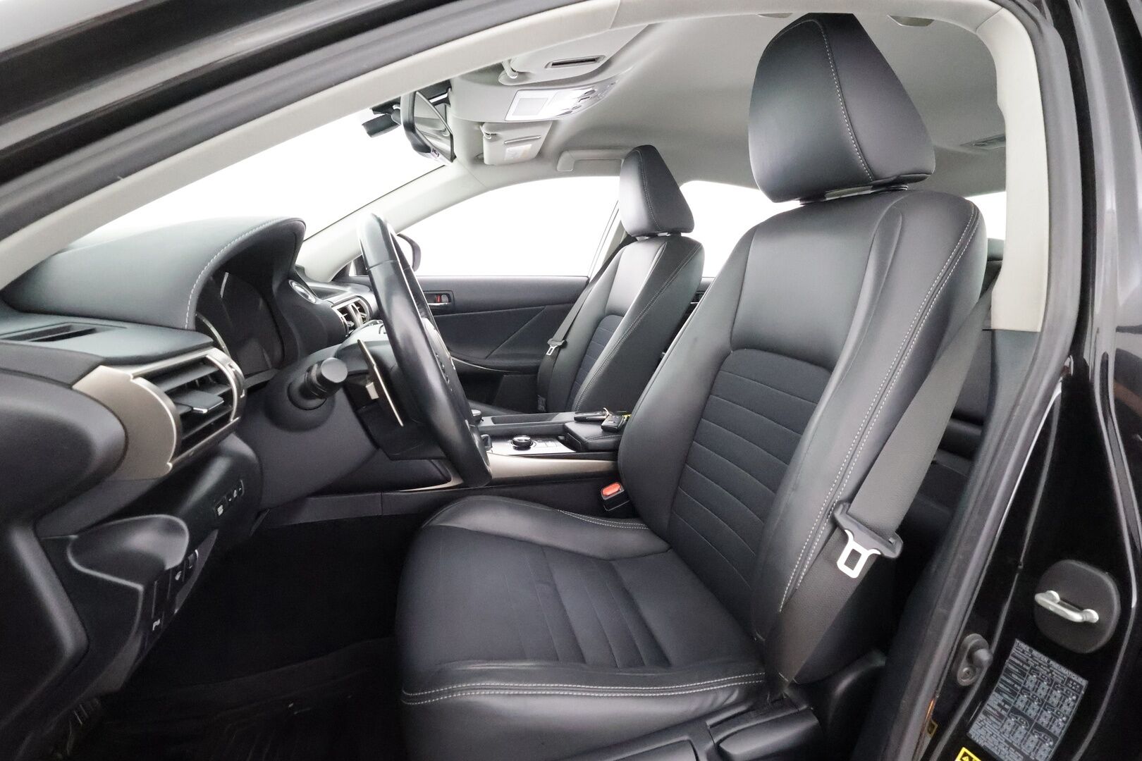 Lexus IS 2014 300h Executive - | Webasto | Xenon | P.Tutkat | Navi | Keyless | Vakkari | Bluetooth | Suomi-auto | Kahdet renkaat | Merkkihuollot |