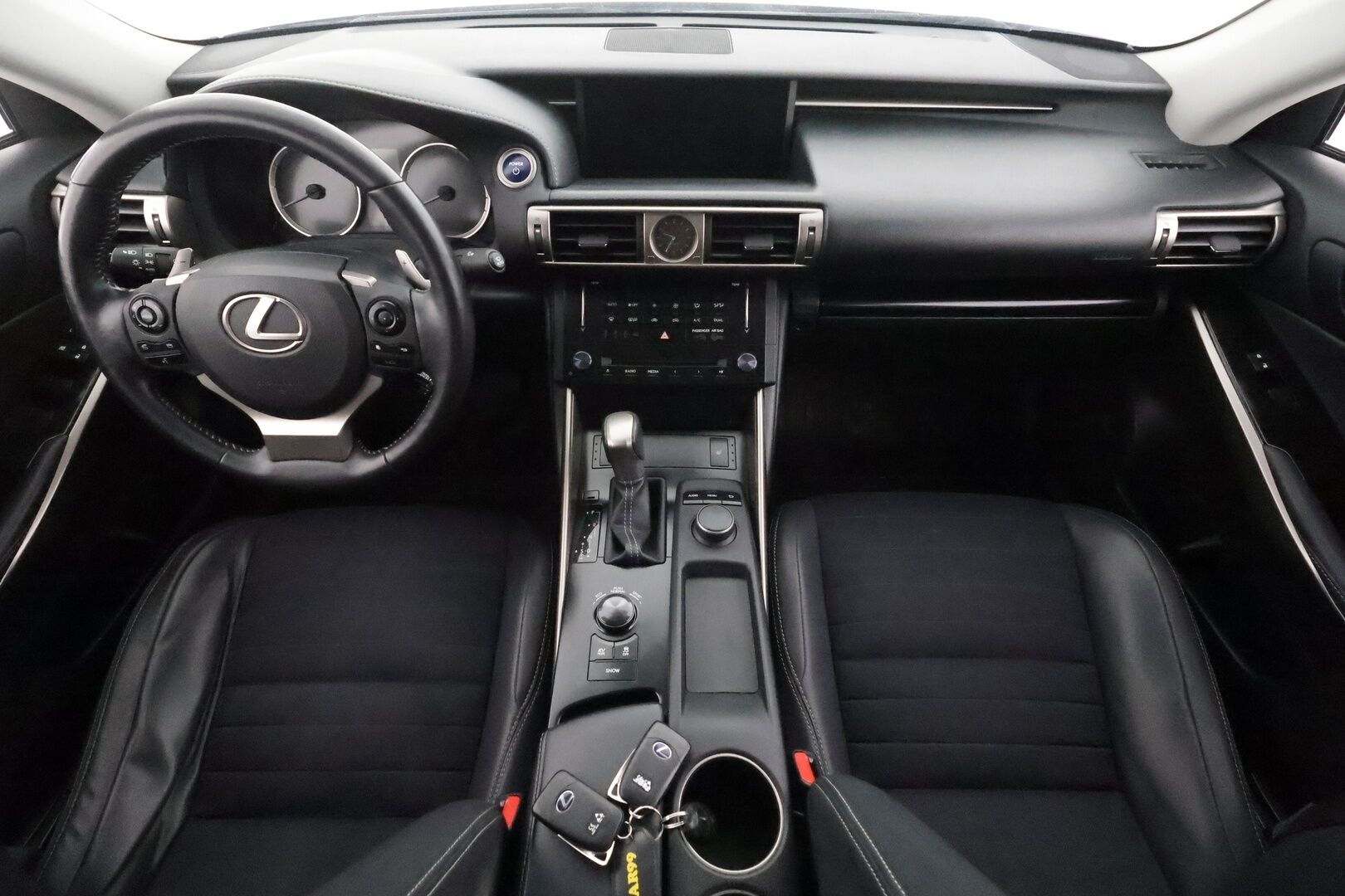 Lexus IS 2014 300h Executive - | Webasto | Xenon | P.Tutkat | Navi | Keyless | Vakkari | Bluetooth | Suomi-auto | Kahdet renkaat | Merkkihuollot |