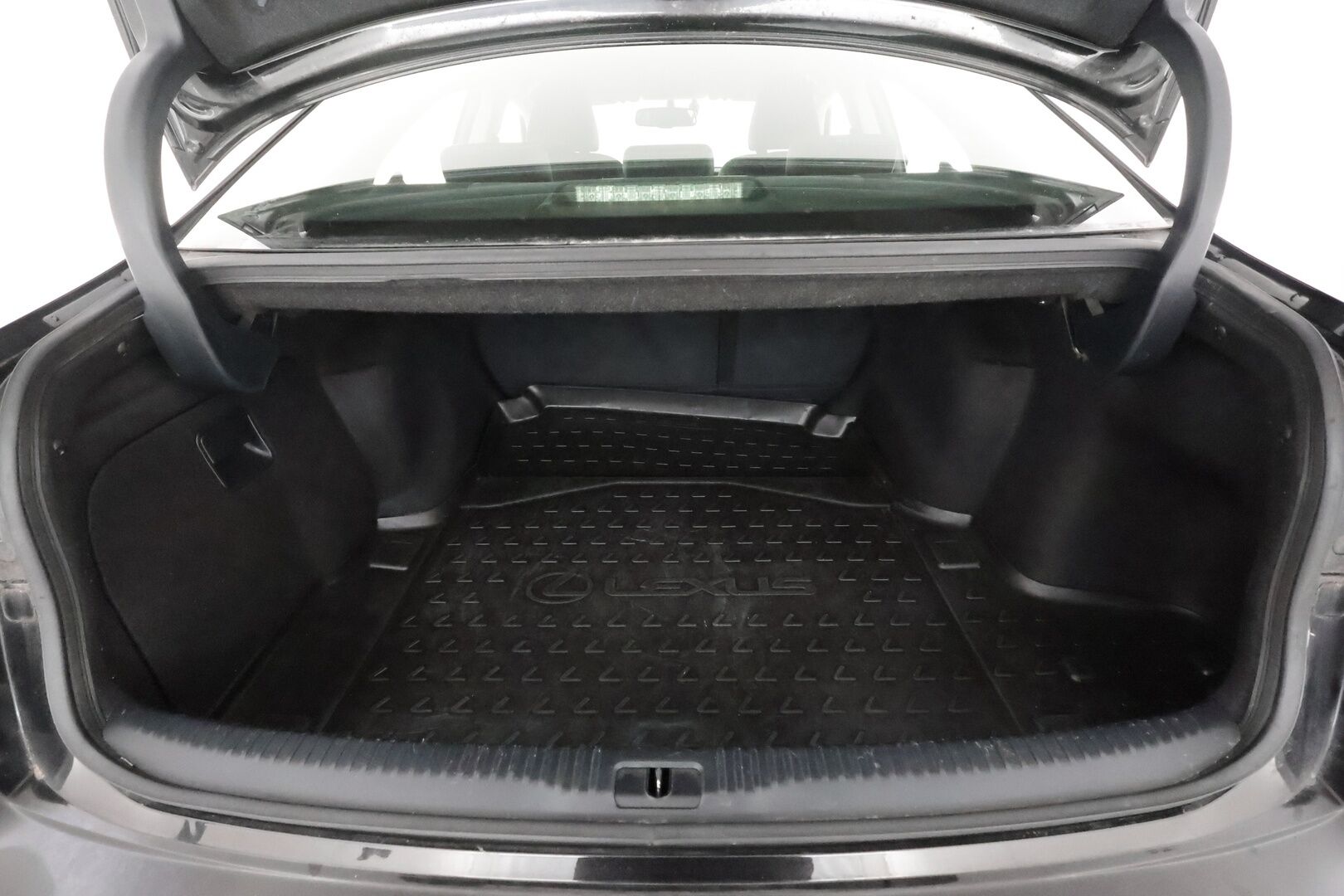 Lexus IS 2014 300h Executive - | Webasto | Xenon | P.Tutkat | Navi | Keyless | Vakkari | Bluetooth | Suomi-auto | Kahdet renkaat | Merkkihuollot |