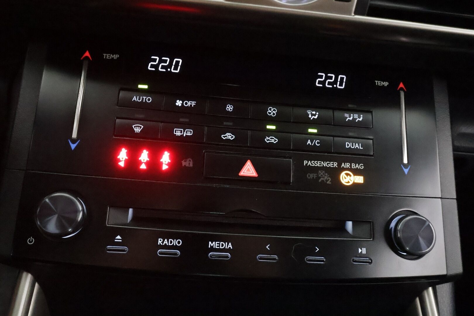 Lexus IS 2014 300h Executive - | Webasto | Xenon | P.Tutkat | Navi | Keyless | Vakkari | Bluetooth | Suomi-auto | Kahdet renkaat | Merkkihuollot |