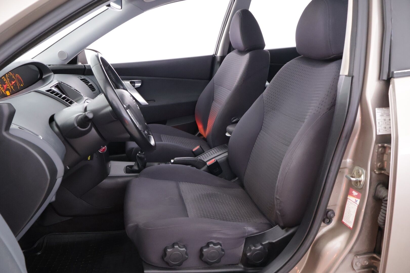 Nissan Primera 2005 4D PRIMERA HATCHBACK *Koukku / Lohko / 2x-Renkaat*