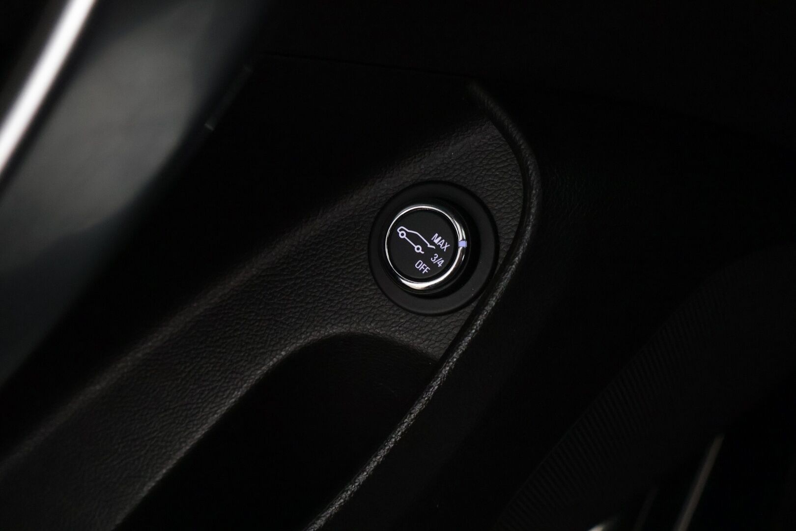 Opel Insignia 2014 Sports Tourer Edition 1,6 Turbo ** Koukku / Sähköinen takaluukku / Ratinlämmitin / Tutkat** - Kattavat huollot ja hyvät renkaat