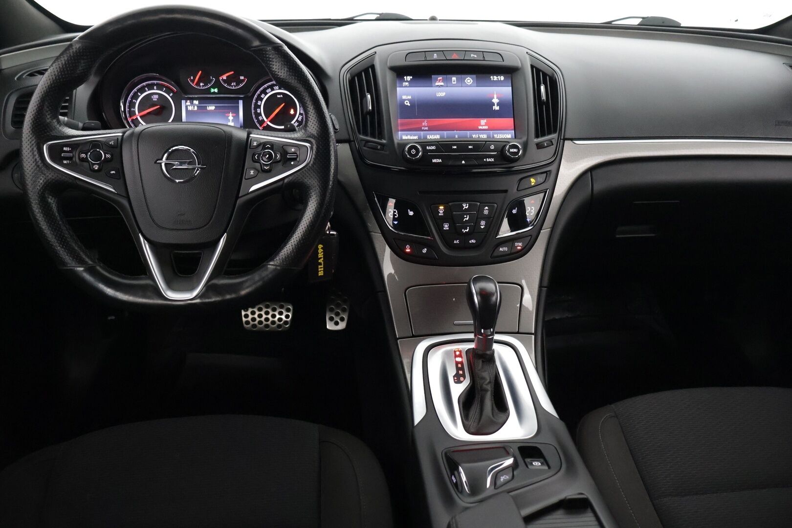 Opel Insignia 2014 Sports Tourer Edition 1,6 Turbo ** Koukku / Sähköinen takaluukku / Ratinlämmitin / Tutkat** - Kattavat huollot ja hyvät renkaat