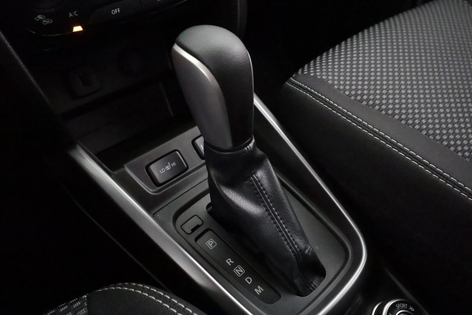 Suzuki Vitara 2019 112 BOOSTERJET 4WD GL+ 6AT * 1.Om Suomi-auto / ACC / P.kamera / Lohkolämmitin / Koukku * - Kahdet renkaat aluvanteilla / Merkkihuollettu - HULLU BLACKWEEK KORKOTARJOUS 2,49%