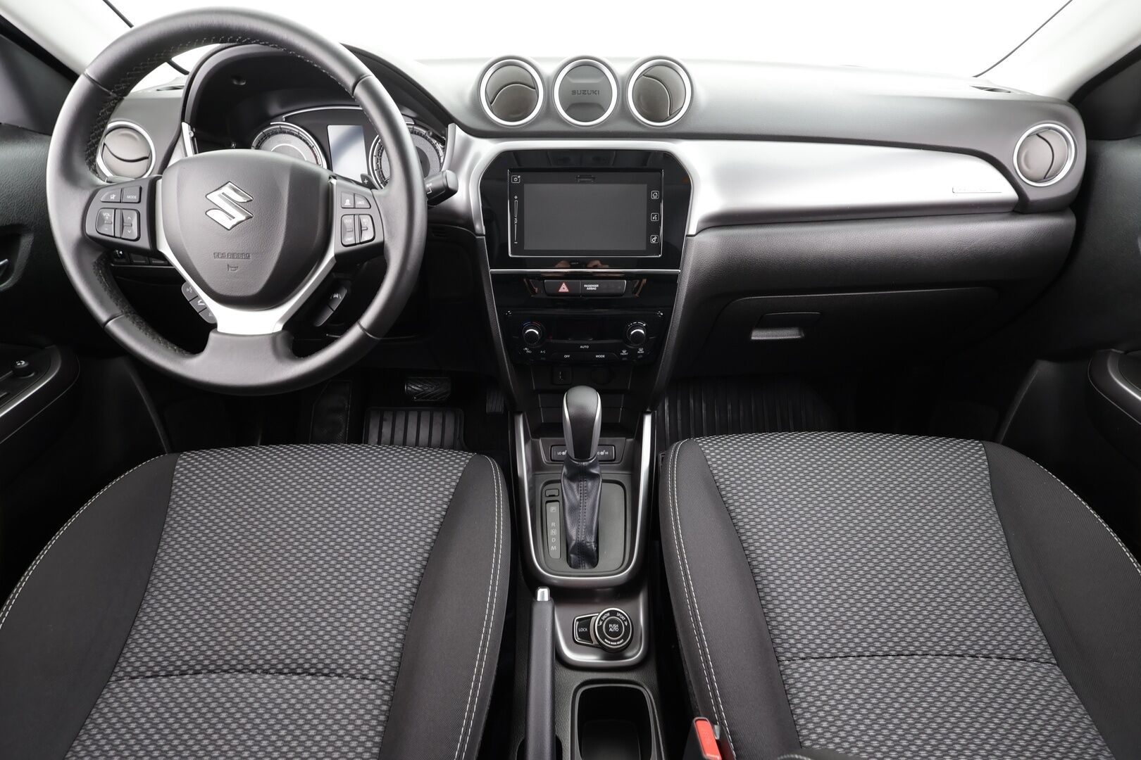 Suzuki Vitara 2019 112 BOOSTERJET 4WD GL+ 6AT * 1.Om Suomi-auto / ACC / P.kamera / Lohkolämmitin / Koukku * - Kahdet renkaat aluvanteilla / Merkkihuollettu - HULLU BLACKWEEK KORKOTARJOUS 2,49%