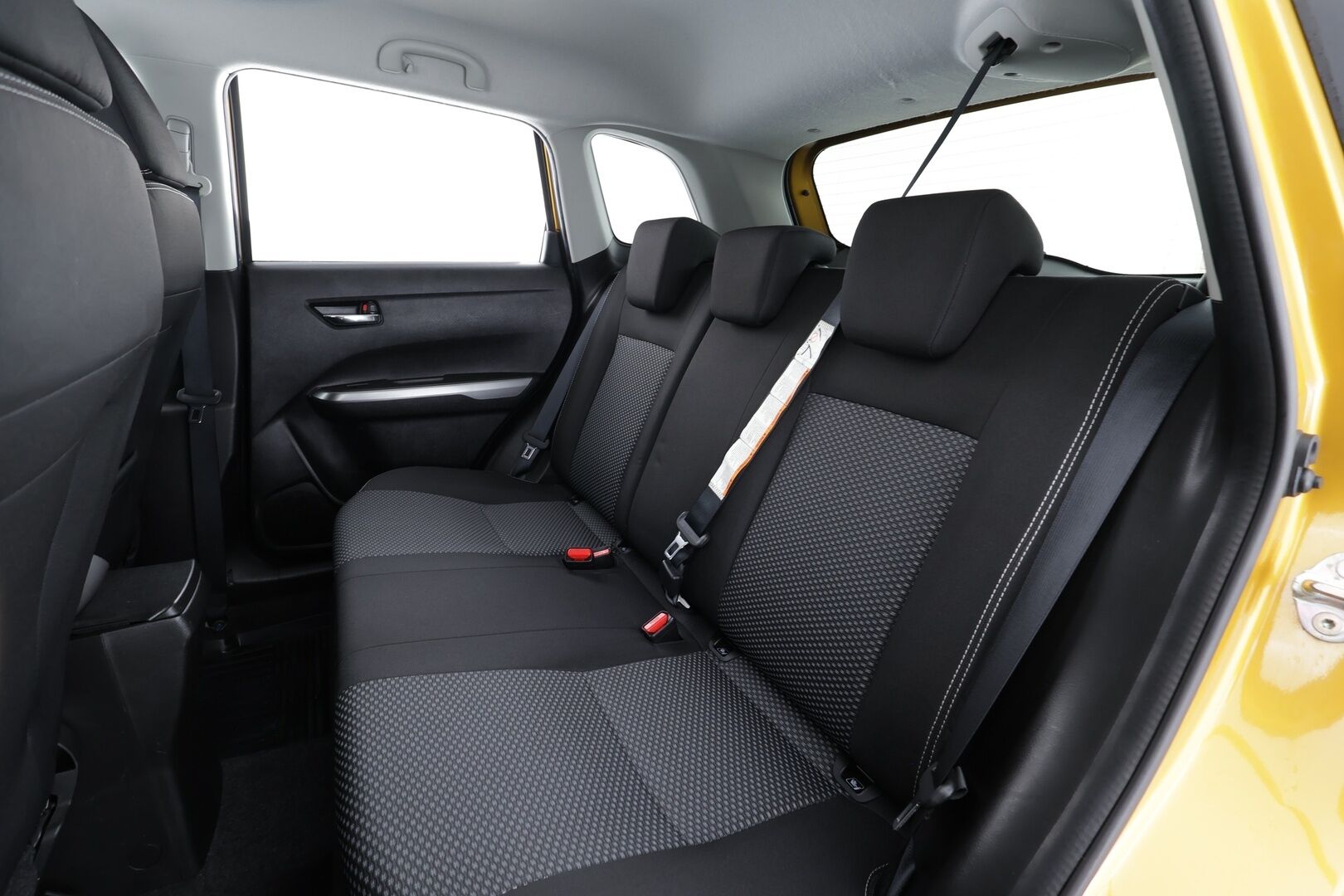 Suzuki Vitara 2019 112 BOOSTERJET 4WD GL+ 6AT * 1.Om Suomi-auto / ACC / P.kamera / Lohkolämmitin / Koukku * - Kahdet renkaat aluvanteilla / Merkkihuollettu - HULLU BLACKWEEK KORKOTARJOUS 2,49%