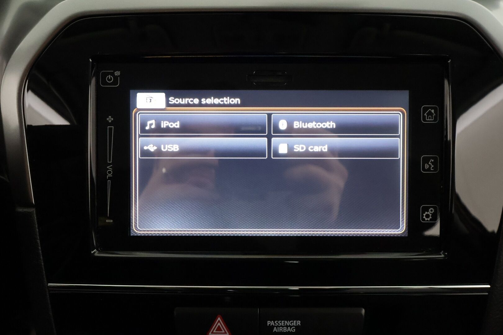 Suzuki Vitara 2019 112 BOOSTERJET 4WD GL+ 6AT * 1.Om Suomi-auto / ACC / P.kamera / Lohkolämmitin / Koukku * - Kahdet renkaat aluvanteilla / Merkkihuollettu - HULLU BLACKWEEK KORKOTARJOUS 2,49%