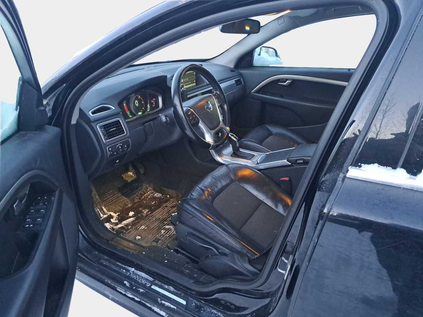 Volvo V70 2014 D3 Business aut ** Suomiauto / Facelift / Webasto / Digimittaristo / Vetokoukku / Tutkat takana ** - *5-sylinterisellä moottorilla kattavasti huollettu Suomiauto! / 2x renkaat vanteilla*