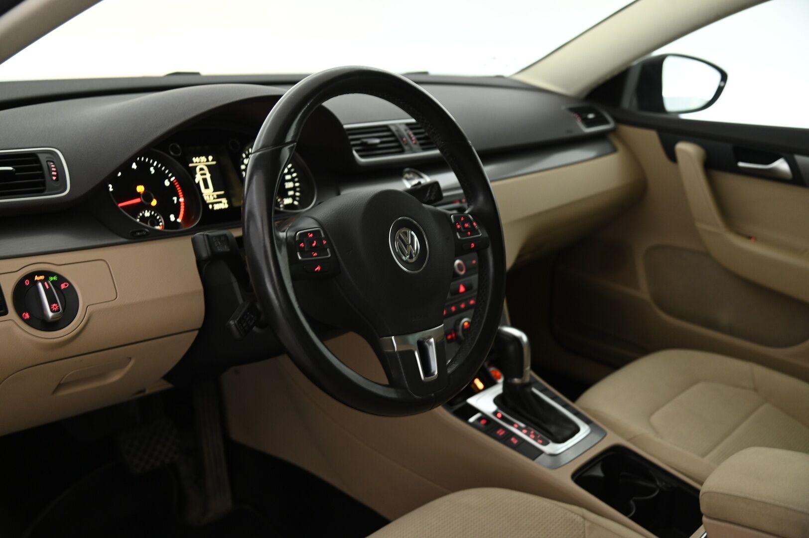 Volkswagen Passat 2014 Variant Comfortline 1,4 TSI MultiFuel 118 kW (160 hv) DSG-automaatti  *Myydään Huutokaupat.com* - Suomi-auto / 2 renkaat / Fiksuillla varusteilla!
