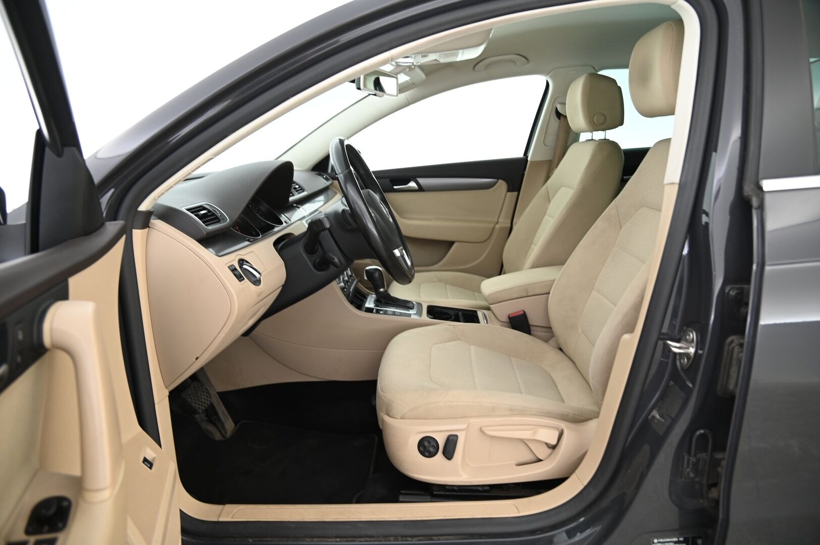 Volkswagen Passat 2014 Variant Comfortline 1,4 TSI MultiFuel 118 kW (160 hv) DSG-automaatti  *Myydään Huutokaupat.com* - Suomi-auto / 2 renkaat / Fiksuillla varusteilla!