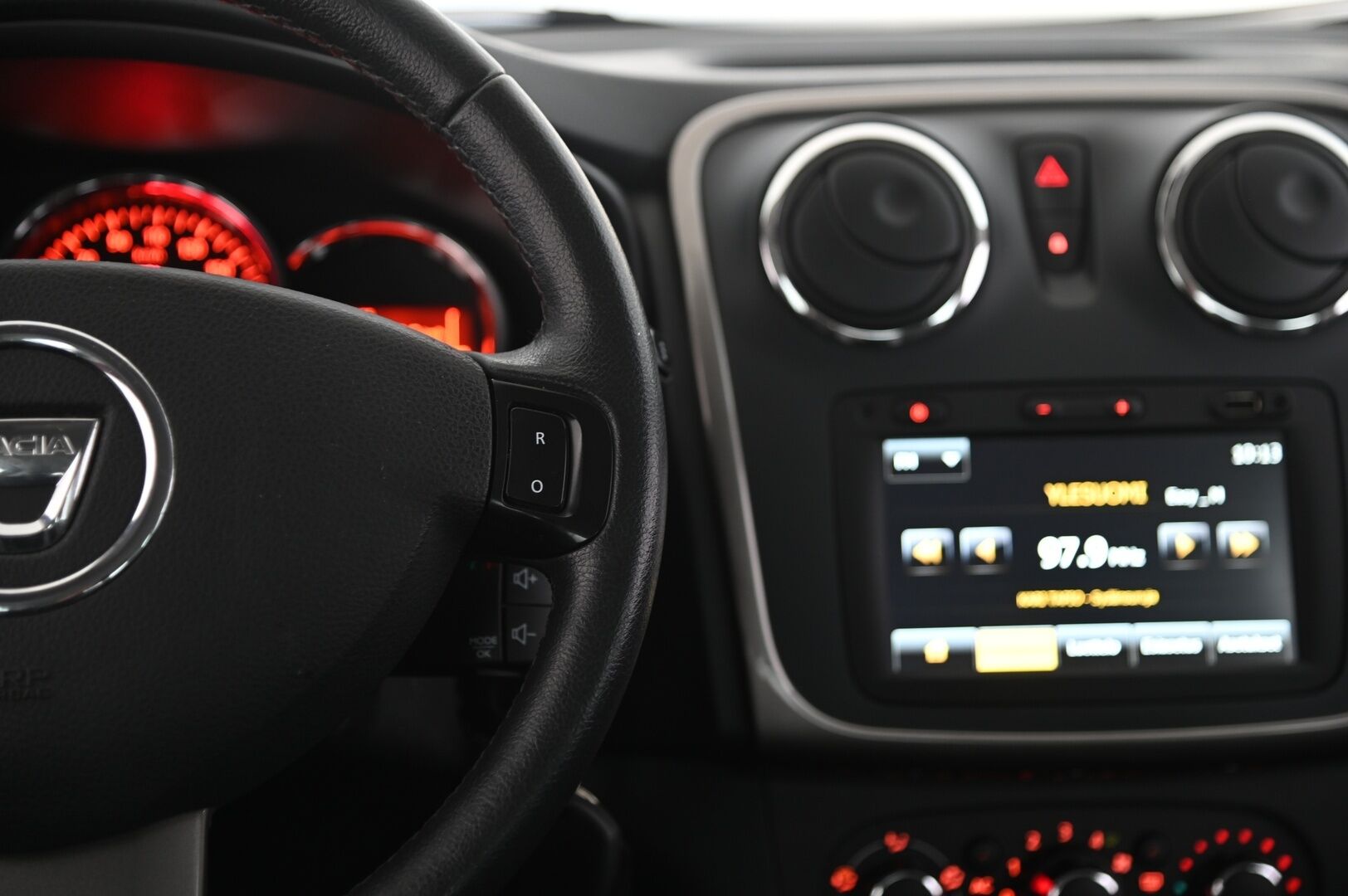 Dacia Sandero 2014 Stepway dCi 90 Prestige - Navi | Bt | Suomiauto | Erittäin hyvin huollettu | Katso kilsat!