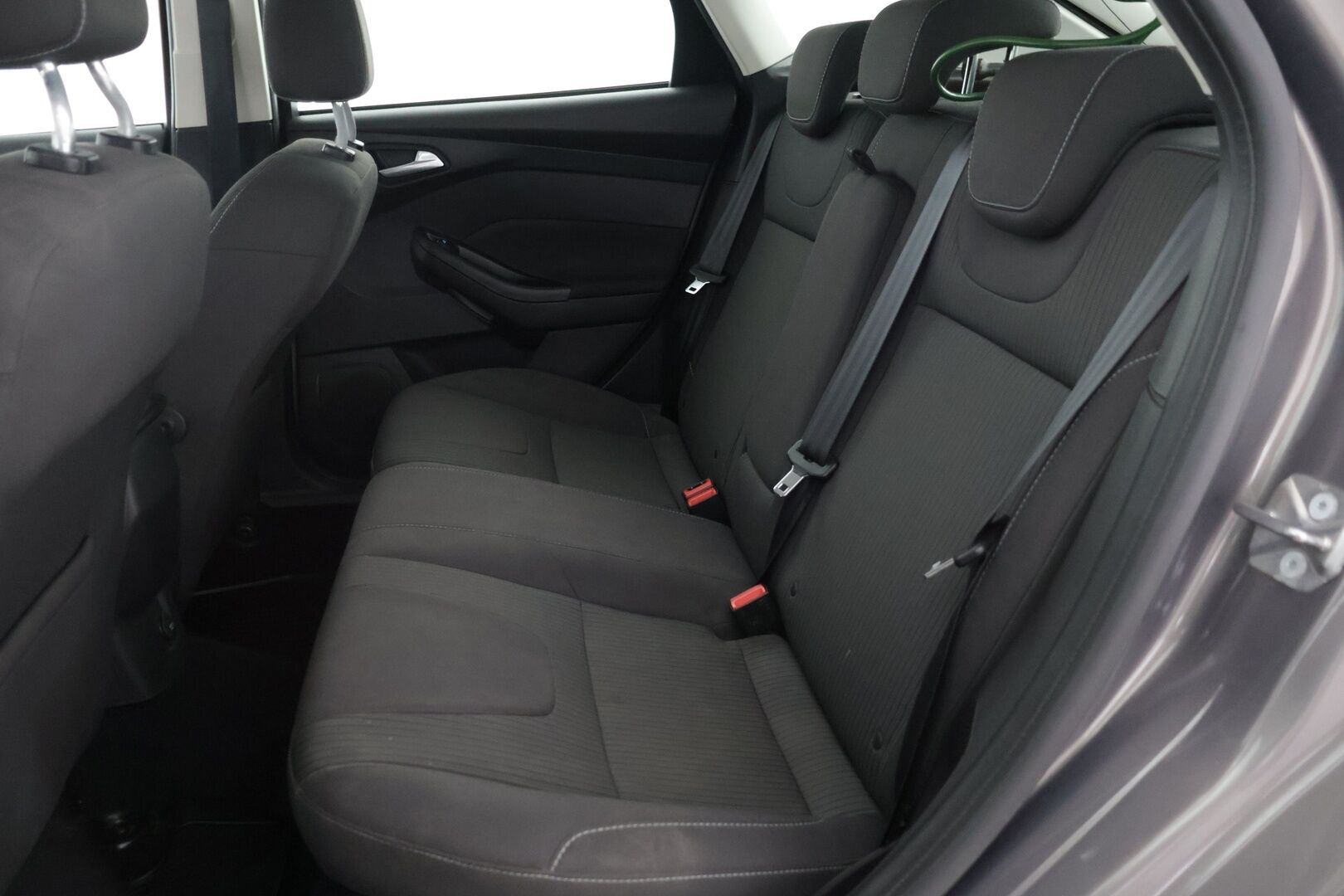 Ford Focus 2013 1,0 EcoBoost 125 hv Start/Stop Titanium M6 5-ovinen ** YritysOutlet - Myydään vain yrityksille - 2 renkaat / Alumiinivanteet / Lohkolämmitin sisäpistokkeella / BI-Xenon*