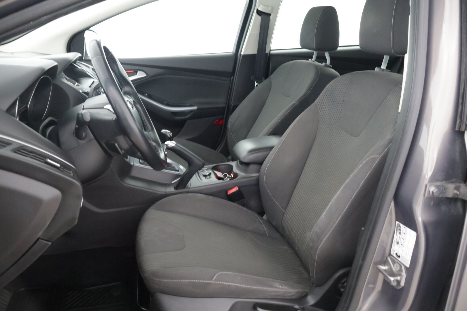 Ford Focus 2013 1,0 EcoBoost 125 hv Start/Stop Titanium M6 5-ovinen ** YritysOutlet - Myydään vain yrityksille - 2 renkaat / Alumiinivanteet / Lohkolämmitin sisäpistokkeella / BI-Xenon*