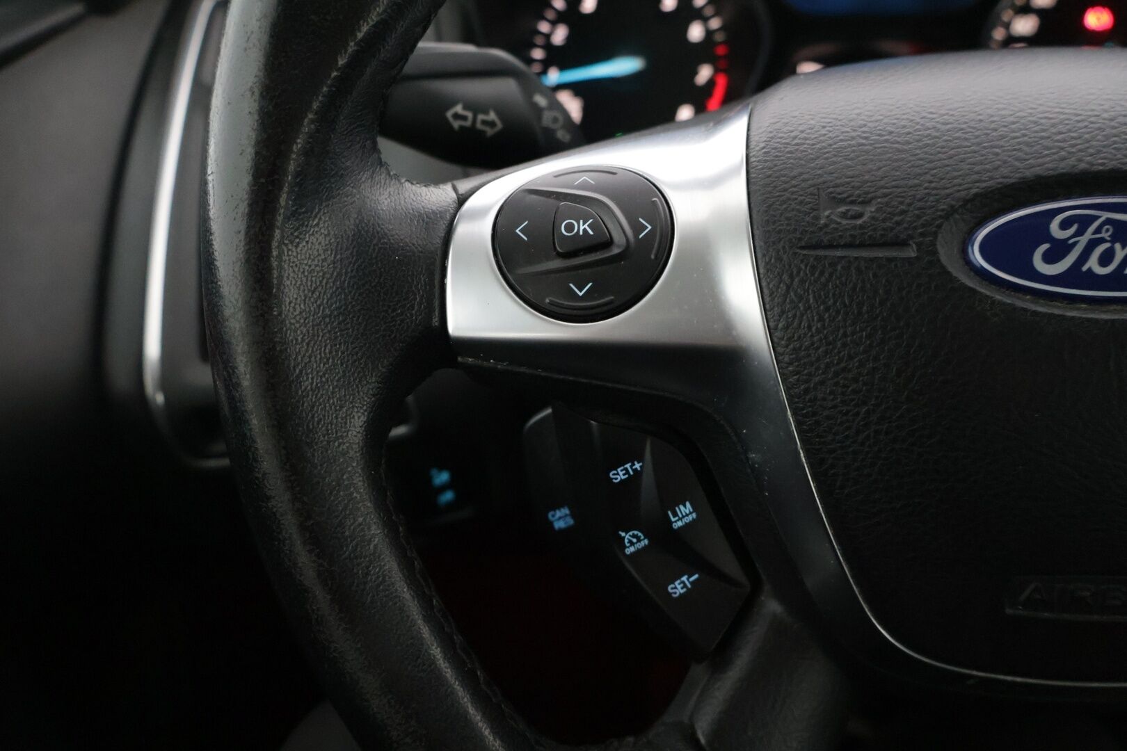 Ford Focus 2013 1,0 EcoBoost 125 hv Start/Stop Titanium M6 5-ovinen ** YritysOutlet - Myydään vain yrityksille - 2 renkaat / Alumiinivanteet / Lohkolämmitin sisäpistokkeella / BI-Xenon*