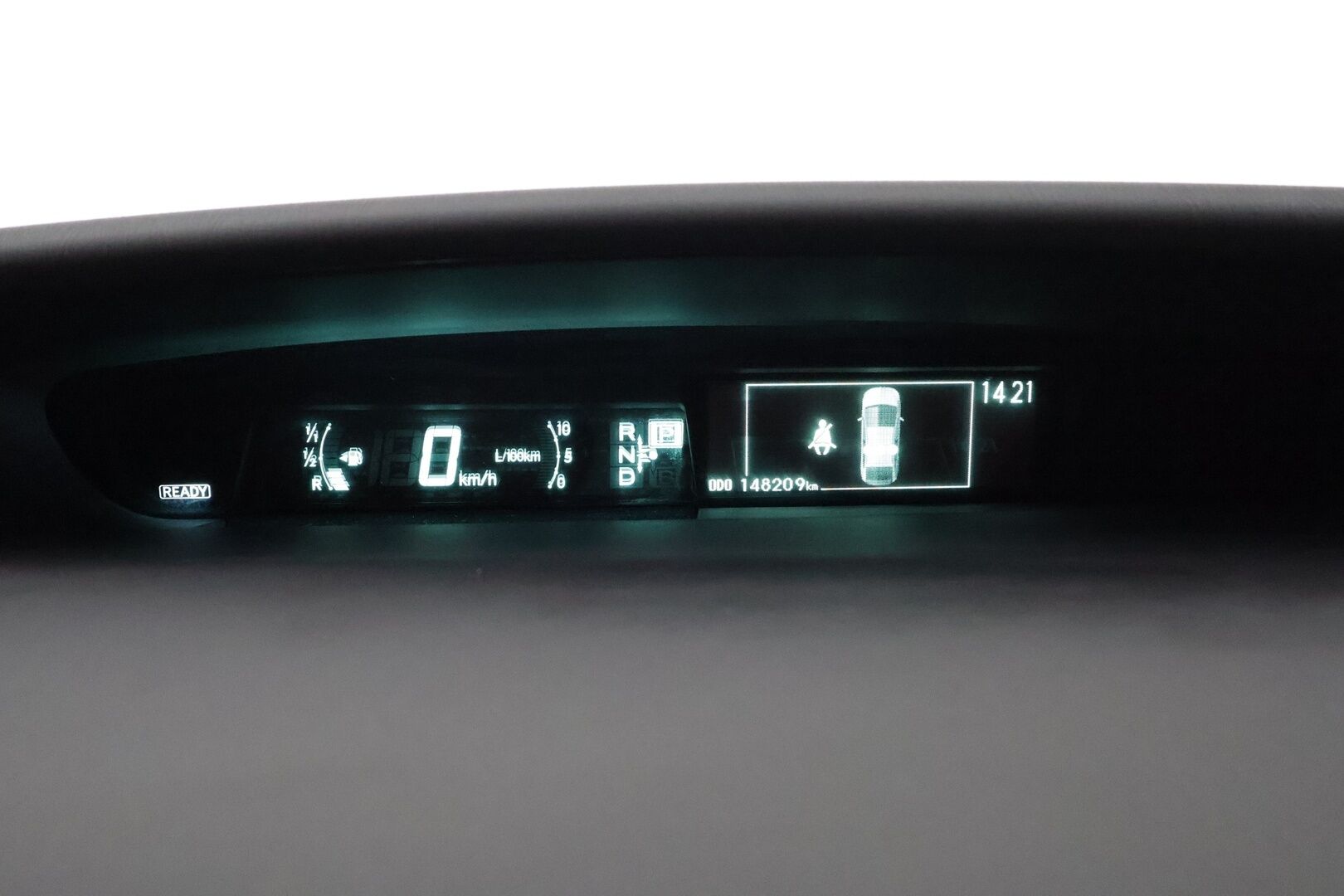 Toyota Prius 2015 HSD Linea Sol 5ov **Suomi-auto / HUD / P.Kamera / Navi / Sisätilanlämmitin / KeylessGO / 2x Renkaat**