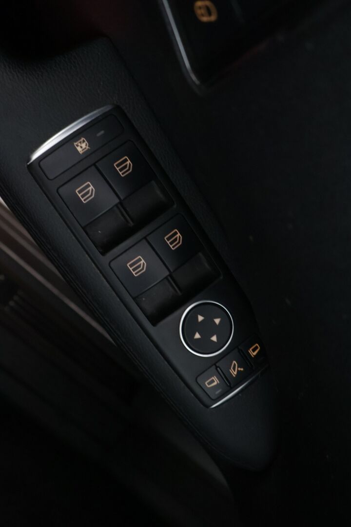 Mercedes-Benz E 2011 E 350 CDI BE T 4Matic A Premium Business * Koukku / Navi / Jalopuut / Nahkasisusta!* - *Hyvin huollettu / Tyylikäs / Neliveto / Farmari*