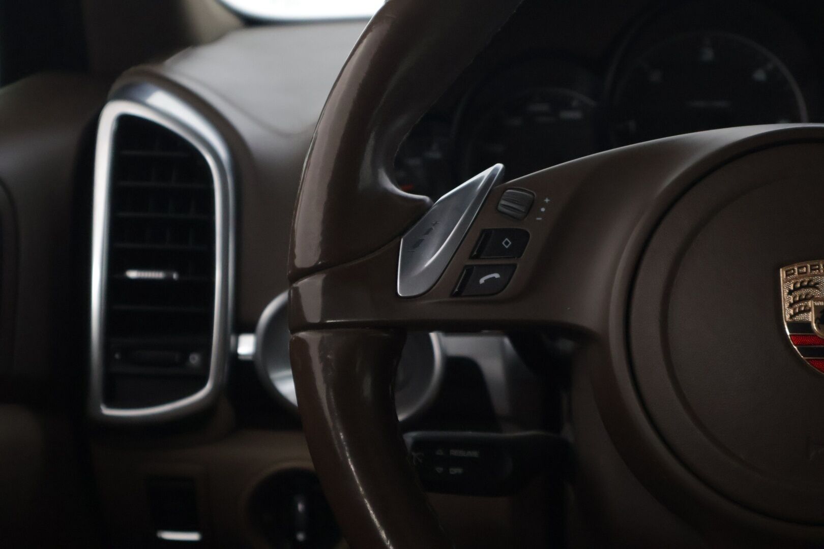 Porsche Cayenne 2012 CAYENNE DIESEL Farmari (AC) 4ov 2967cm3  * Bose / Vakkari / Ilmajousitus / Monisäätöiset istuimet muistilla * - Ei Adblue / Juuri huollettu / Siistikuntoinen / Ruskea nahka - HULLUT AVAJAISHULINAT KORKOTARJOUS 3,29 %