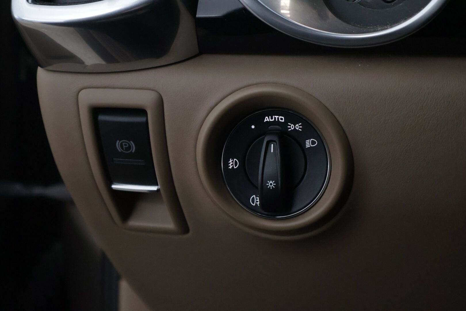 Porsche Cayenne 2012 CAYENNE DIESEL Farmari (AC) 4ov 2967cm3  * Bose / Vakkari / Ilmajousitus / Monisäätöiset istuimet muistilla * - Ei Adblue / Juuri huollettu / Siistikuntoinen / Ruskea nahka - HULLUT AVAJAISHULINAT KORKOTARJOUS 3,29 %