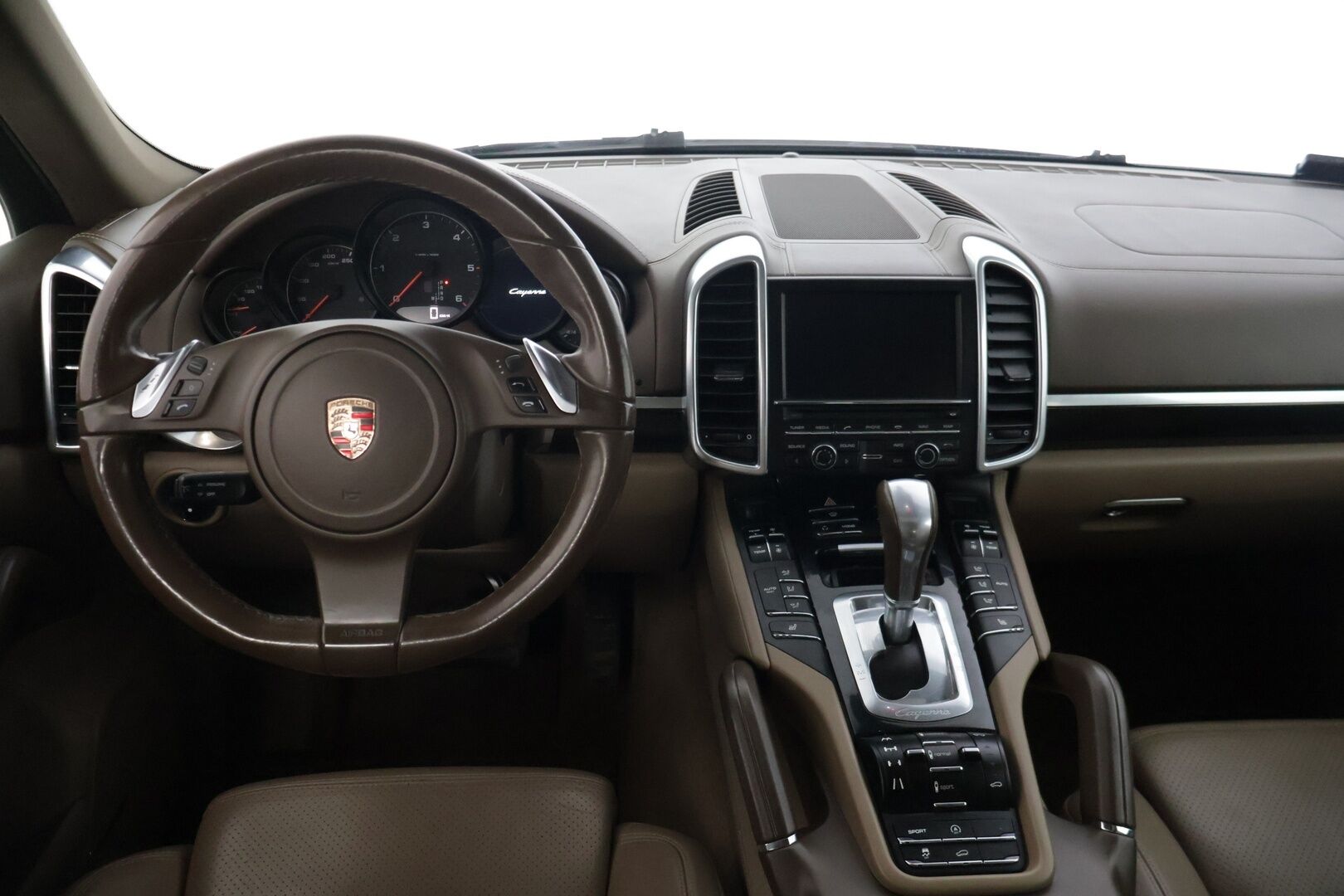 Porsche Cayenne 2012 CAYENNE DIESEL Farmari (AC) 4ov 2967cm3  * Bose / Vakkari / Ilmajousitus / Monisäätöiset istuimet muistilla * - Ei Adblue / Juuri huollettu / Siistikuntoinen / Ruskea nahka - HULLUT AVAJAISHULINAT KORKOTARJOUS 3,29 %