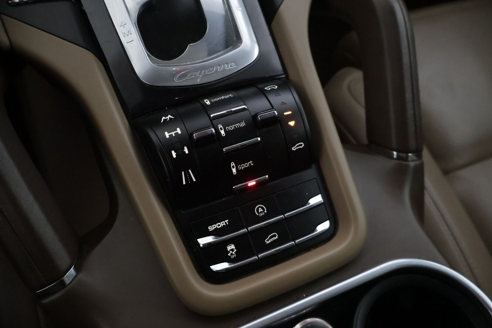 Porsche Cayenne 2012 CAYENNE DIESEL Farmari (AC) 4ov 2967cm3  * Bose / Vakkari / Ilmajousitus / Monisäätöiset istuimet muistilla * - Ei Adblue / Juuri huollettu / Siistikuntoinen / Ruskea nahka - HULLUT AVAJAISHULINAT KORKOTARJOUS 3,29 %