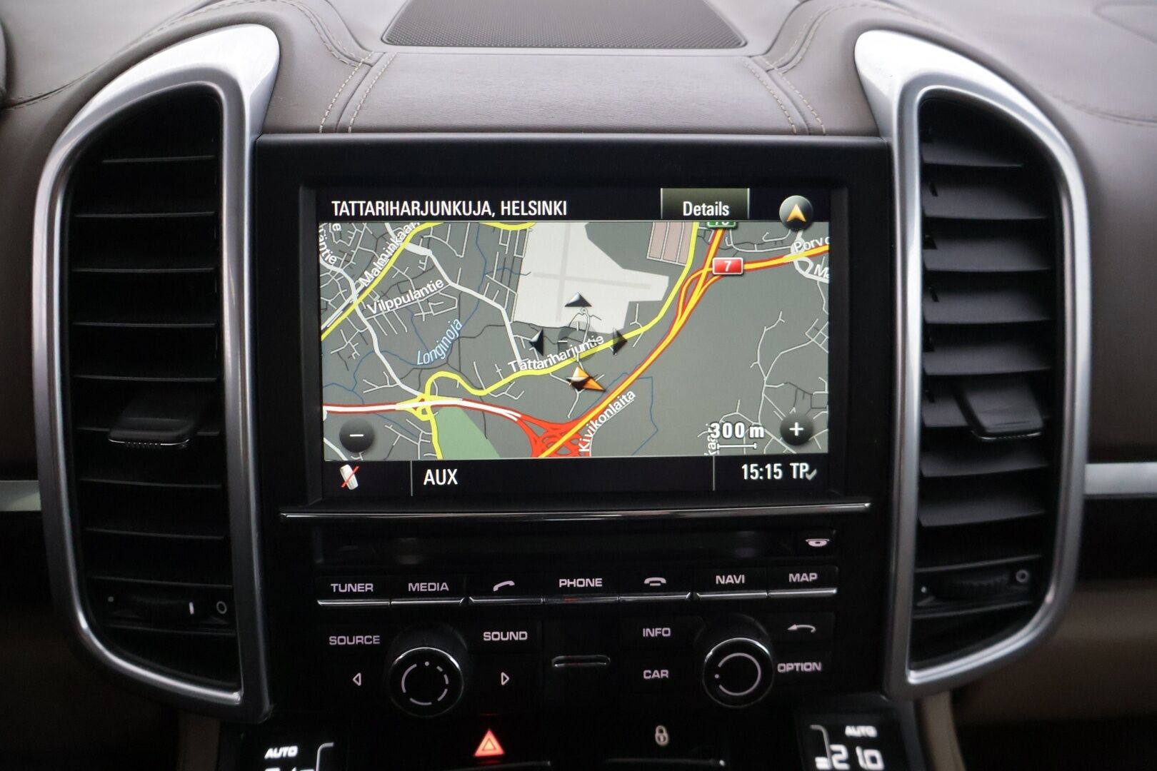 Porsche Cayenne 2012 CAYENNE DIESEL Farmari (AC) 4ov 2967cm3  * Bose / Vakkari / Ilmajousitus / Monisäätöiset istuimet muistilla * - Ei Adblue / Juuri huollettu / Siistikuntoinen / Ruskea nahka - HULLUT AVAJAISHULINAT KORKOTARJOUS 3,29 %