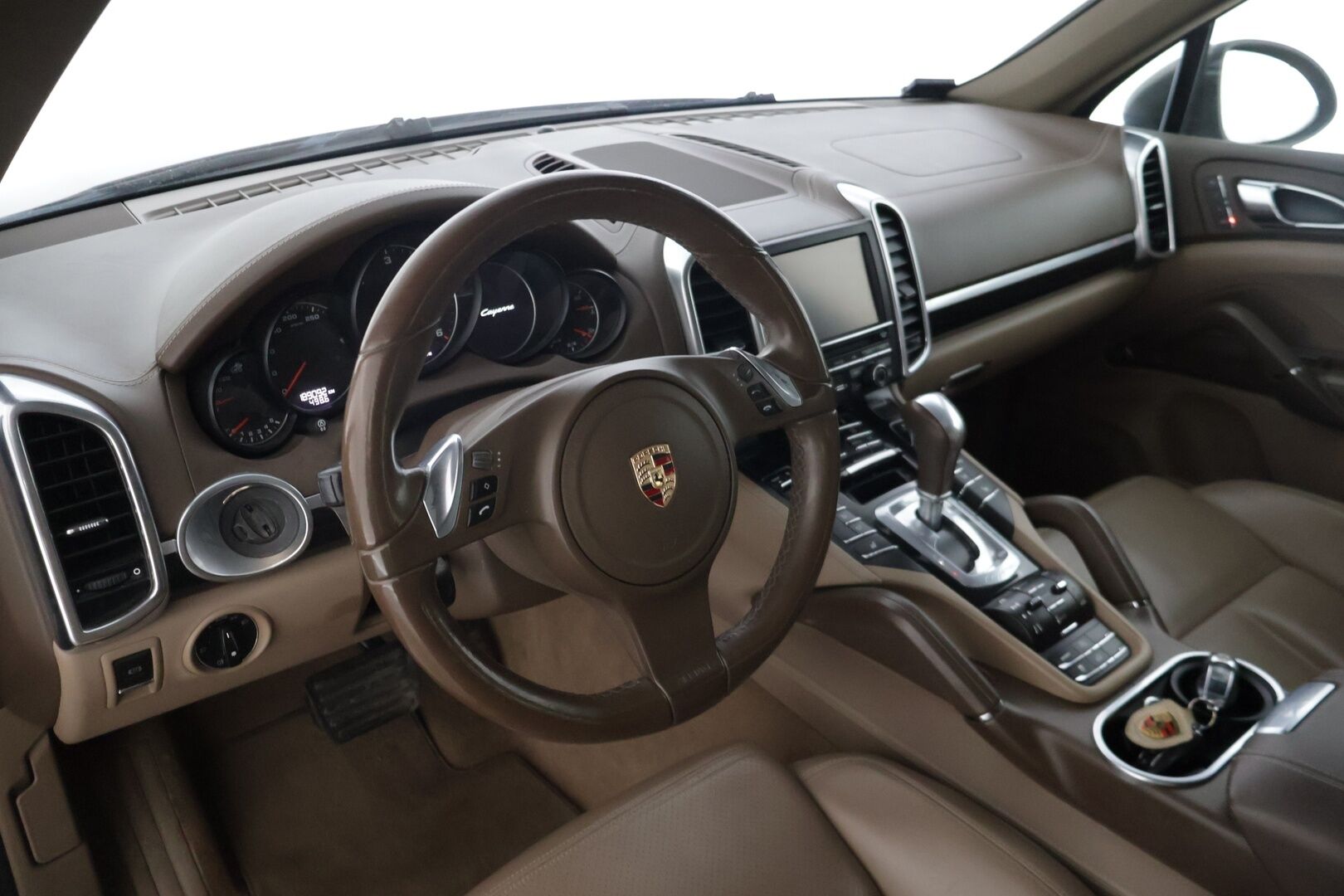 Porsche Cayenne 2012 CAYENNE DIESEL Farmari (AC) 4ov 2967cm3  * Bose / Vakkari / Ilmajousitus / Monisäätöiset istuimet muistilla * - Ei Adblue / Juuri huollettu / Siistikuntoinen / Ruskea nahka - HULLUT AVAJAISHULINAT KORKOTARJOUS 3,29 %