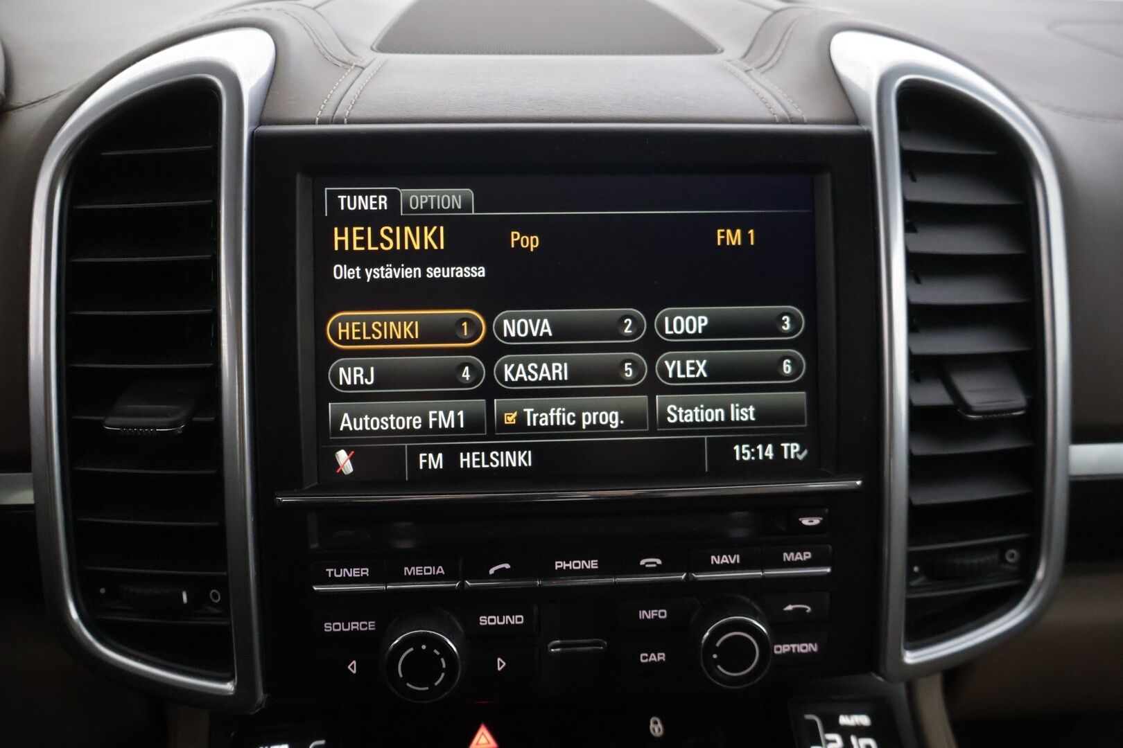 Porsche Cayenne 2012 CAYENNE DIESEL Farmari (AC) 4ov 2967cm3  * Bose / Vakkari / Ilmajousitus / Monisäätöiset istuimet muistilla * - Ei Adblue / Juuri huollettu / Siistikuntoinen / Ruskea nahka - HULLUT AVAJAISHULINAT KORKOTARJOUS 3,29 %