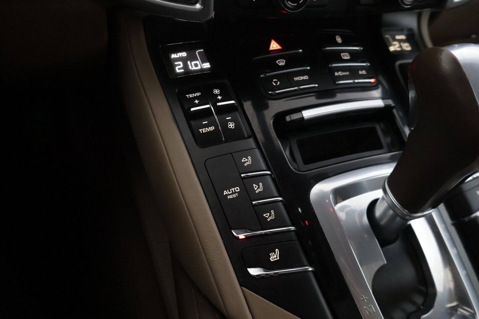 Porsche Cayenne 2012 CAYENNE DIESEL Farmari (AC) 4ov 2967cm3  * Bose / Vakkari / Ilmajousitus / Monisäätöiset istuimet muistilla * - Ei Adblue / Juuri huollettu / Siistikuntoinen / Ruskea nahka - HULLUT AVAJAISHULINAT KORKOTARJOUS 3,29 %