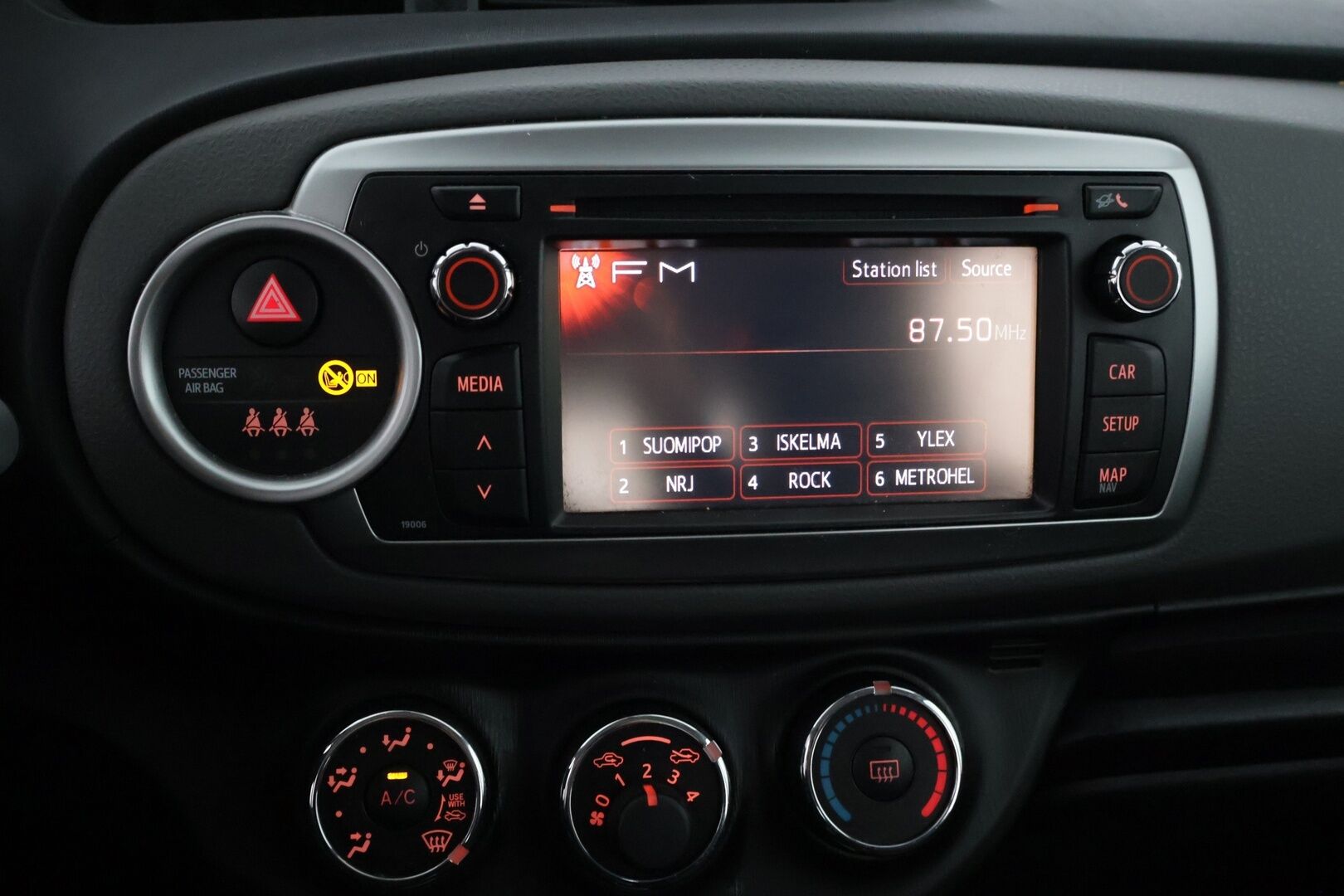 Toyota Yaris 2014 1,33 Dual VVT-i Active / Merkkihuollot / P-kamera / Navi - Suomi auto / Merkkihuollot / Lohkolämmitin / Navi / Vakionopeudensäädin / P-Kamera