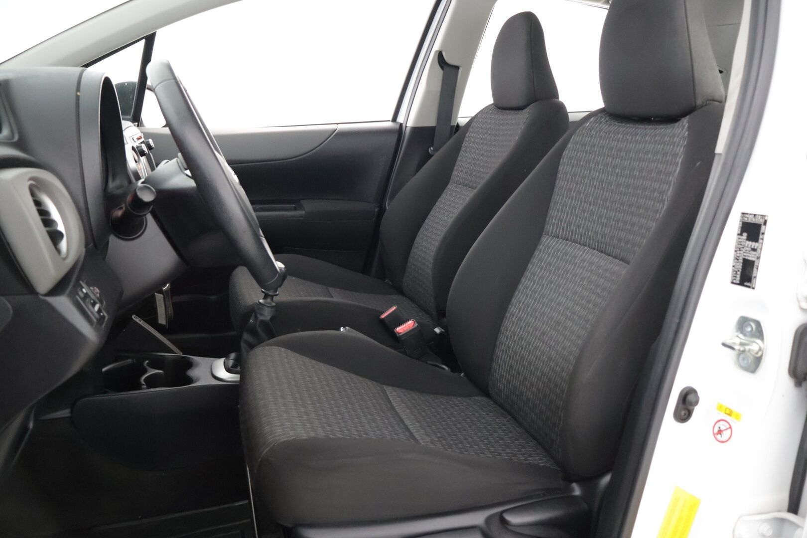 Toyota Yaris 2014 1,33 Dual VVT-i Active / Merkkihuollot / P-kamera / Navi - Suomi auto / Merkkihuollot / Lohkolämmitin / Navi / Vakionopeudensäädin / P-Kamera