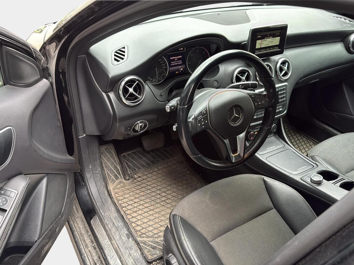 Mercedes-Benz A 2014 180 CDI A Premium Business * Webasto / Vetokoukku / Peruutuskamera / Puolinahkasisusta / Bi-Xenon / Huippuvarusteet! - Suomiauto / Juuri tullut Tampereelle!