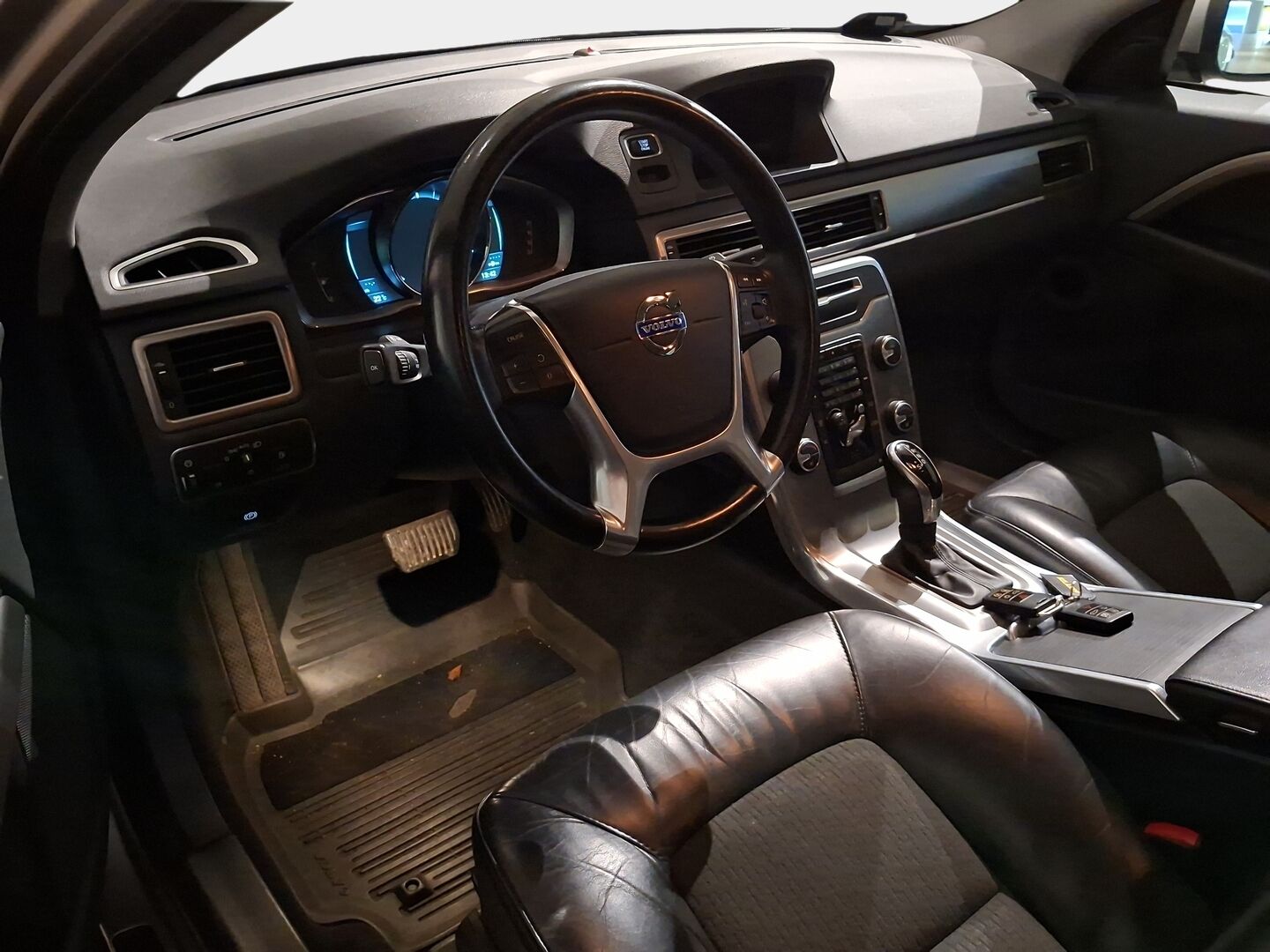 Volvo V70 2014 D4 AWD Momentum aut *Vakkari / Koukku / Webasto / Navi / Puolinahat!* - Todella hieno kuntoinen! / Tilava ja luotettava perheauto / Jakopää 148tkm!