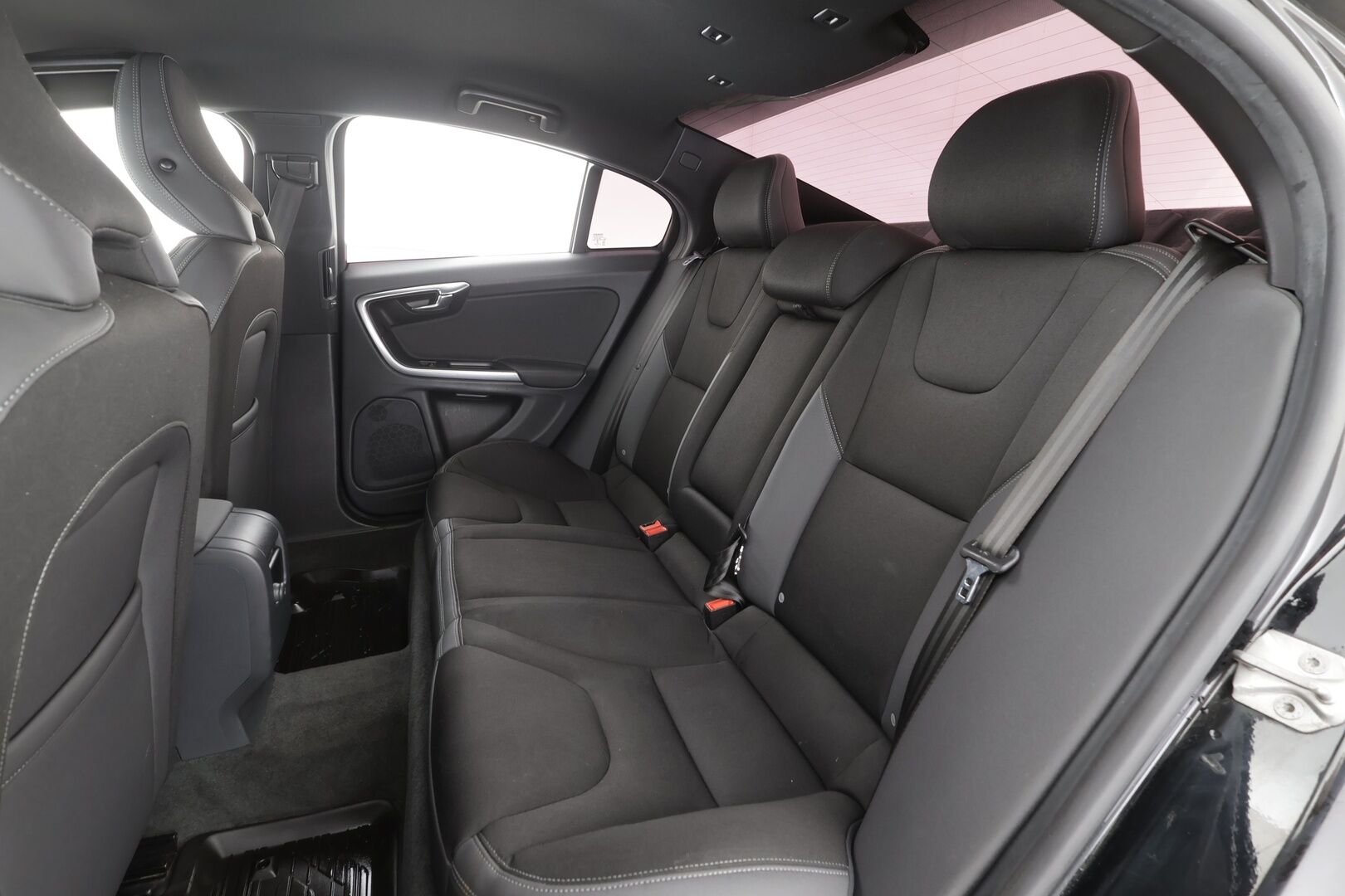 Volvo S60 2014 D2 Business aut * Webasto / P.tutka / Xenon / Vakkari / Navi / Bluetooth * - Suomi-auto / Kahdet renkaat aluvanteilla 
