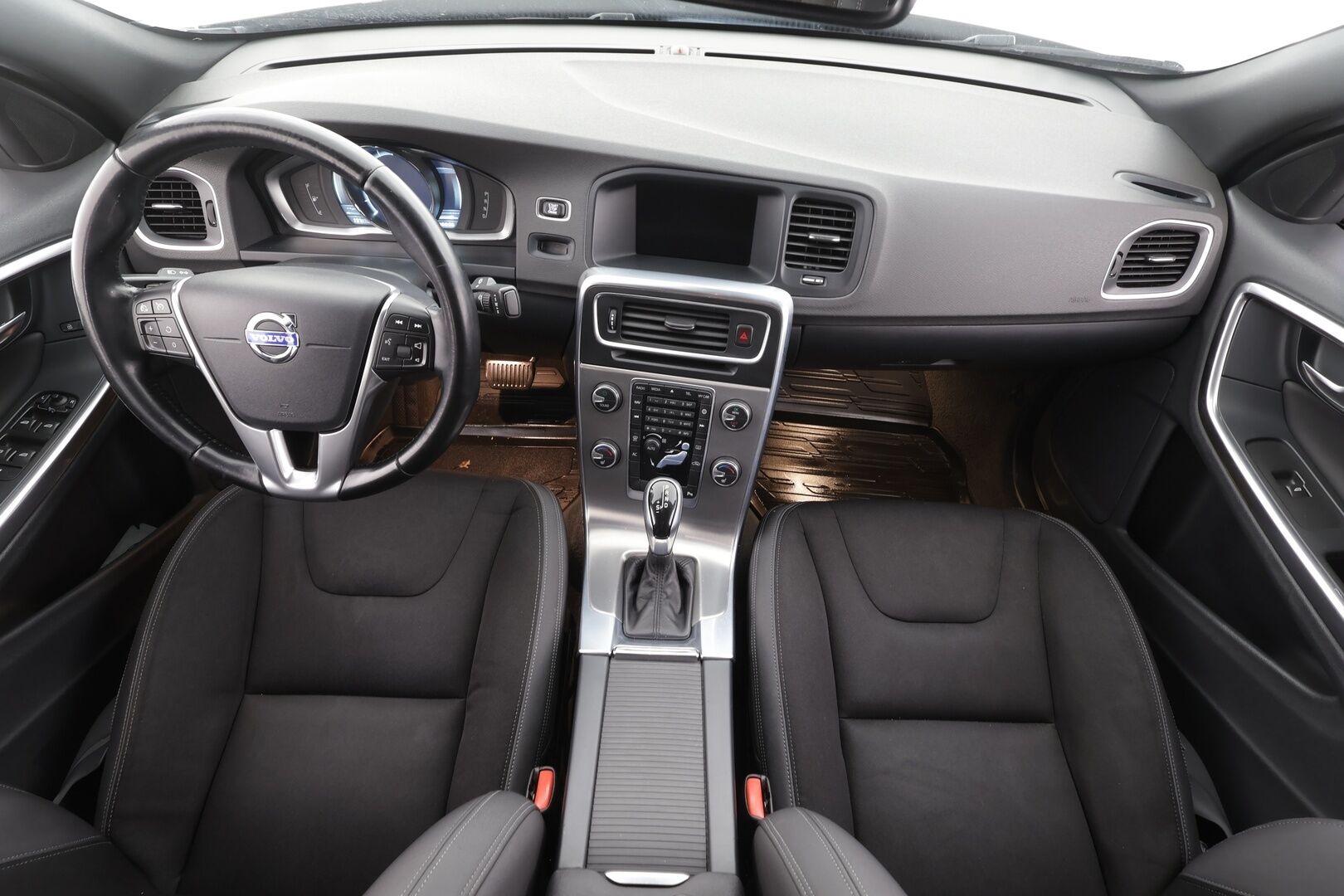 Volvo S60 2014 D2 Business aut * Webasto / P.tutka / Xenon / Vakkari / Navi / Bluetooth * - Suomi-auto / Kahdet renkaat aluvanteilla 
