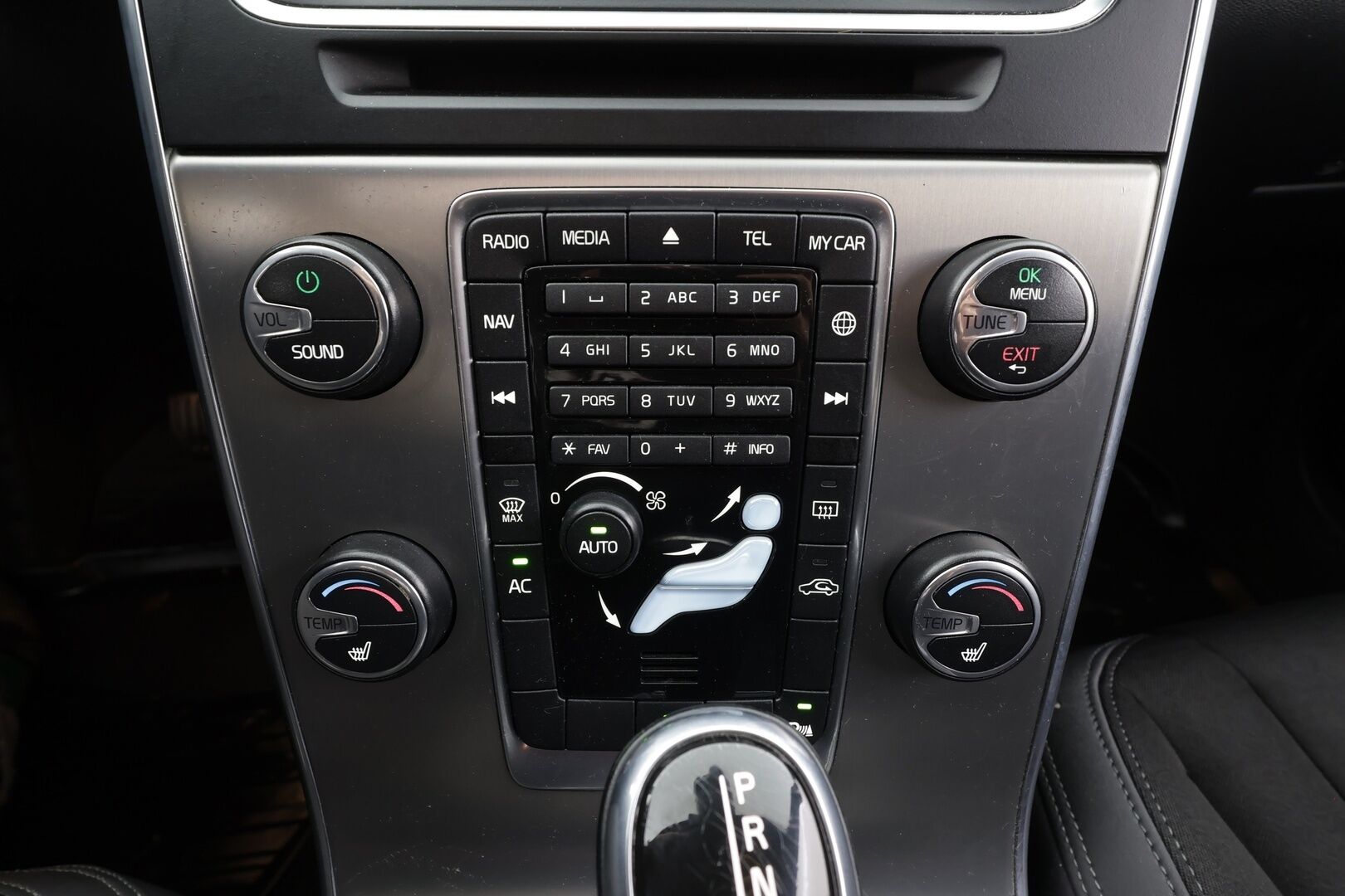 Volvo S60 2014 D2 Business aut * Webasto / P.tutka / Xenon / Vakkari / Navi / Bluetooth * - Suomi-auto / Kahdet renkaat aluvanteilla 