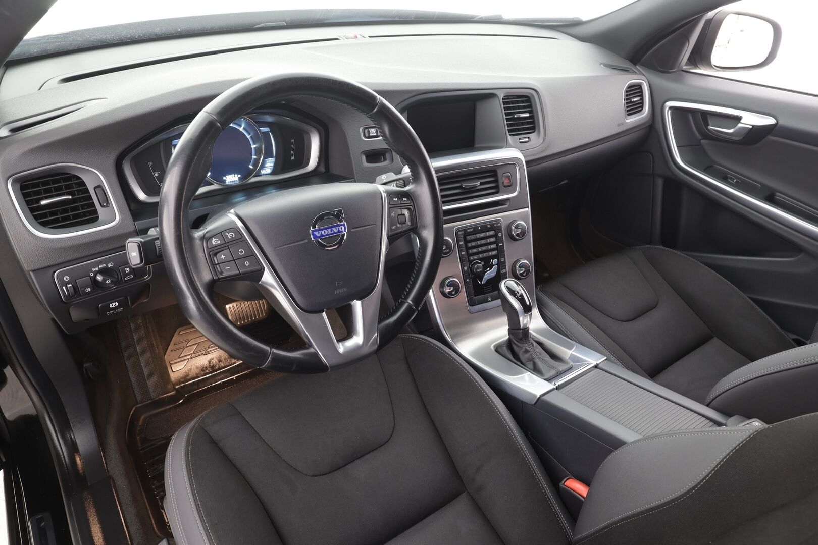 Volvo S60 2014 D2 Business aut * Webasto / P.tutka / Xenon / Vakkari / Navi / Bluetooth * - Suomi-auto / Kahdet renkaat aluvanteilla 