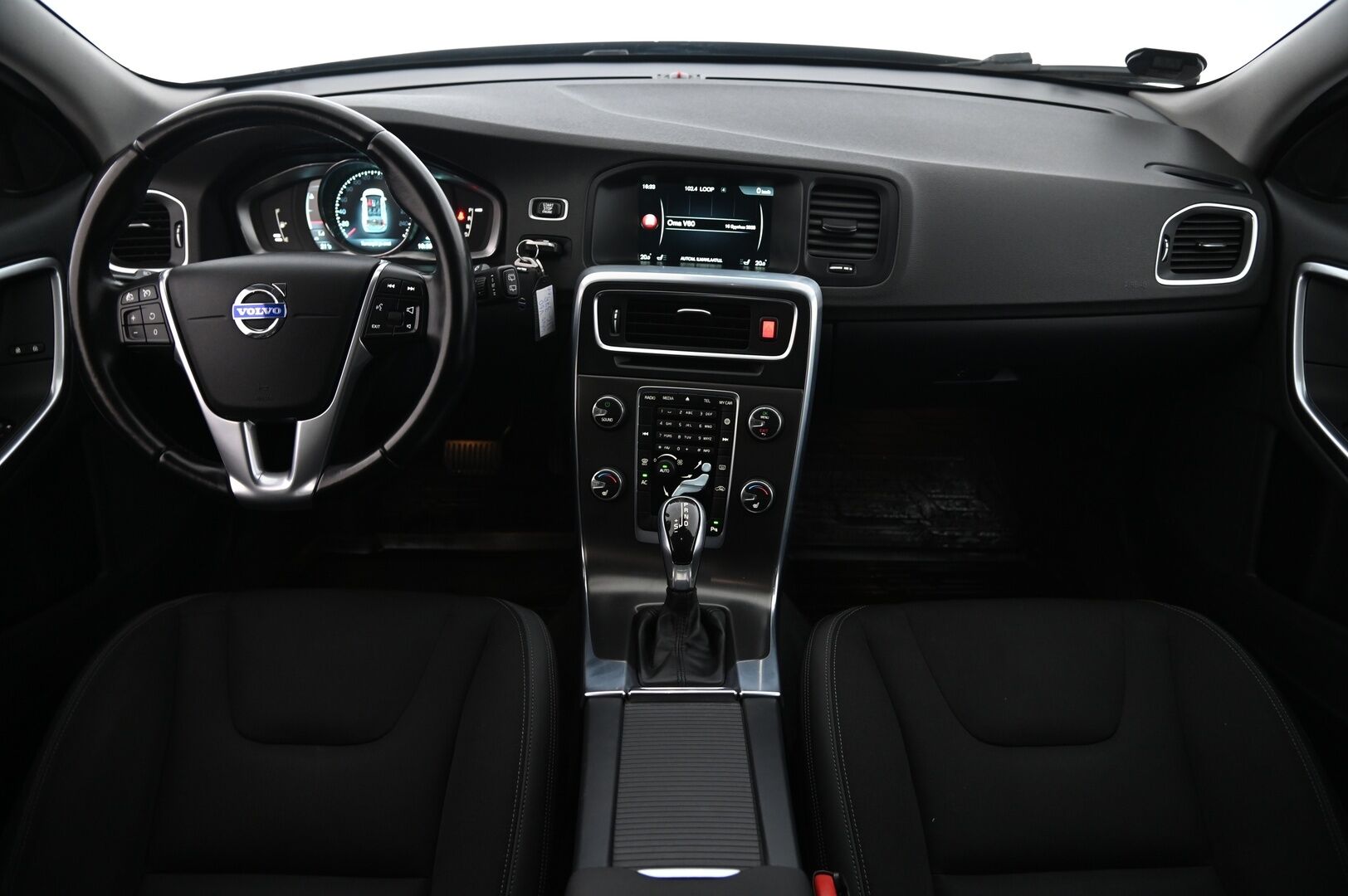Volvo V60 2014 T3 Business aut *Webasto / Digimittaristo / Xenon / Vakkari* - *Juuri saapunut / Leimaa 6/2026*
