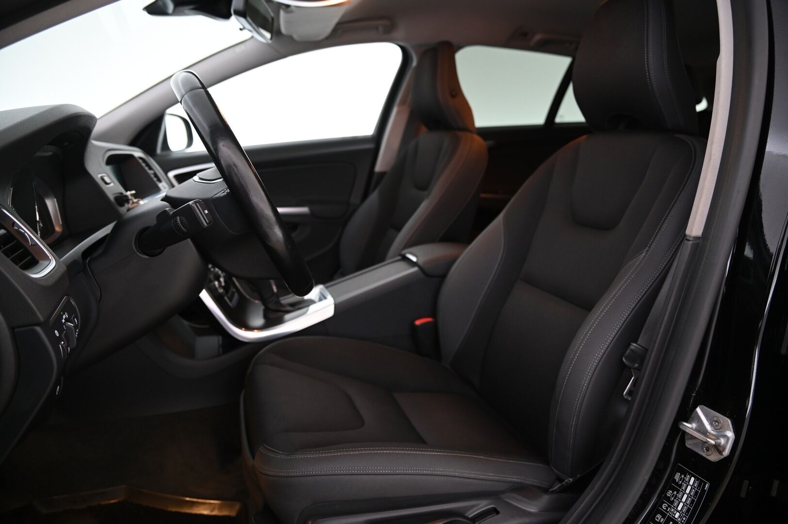 Volvo V60 2014 T3 Business aut *Webasto / Digimittaristo / Xenon / Vakkari* - *Juuri saapunut / Leimaa 6/2026*