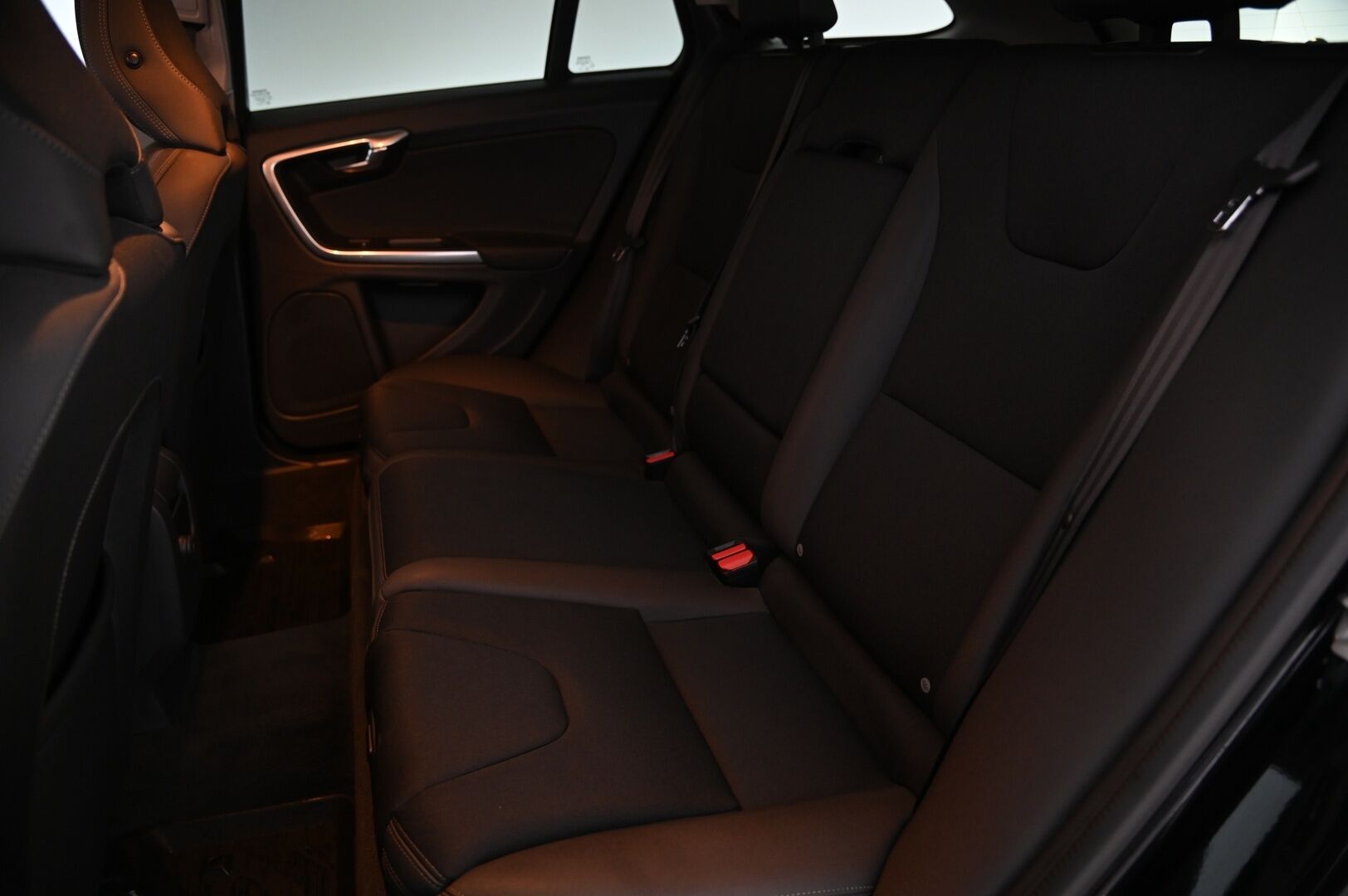 Volvo V60 2014 T3 Business aut *Webasto / Digimittaristo / Xenon / Vakkari* - *Juuri saapunut / Leimaa 6/2026*