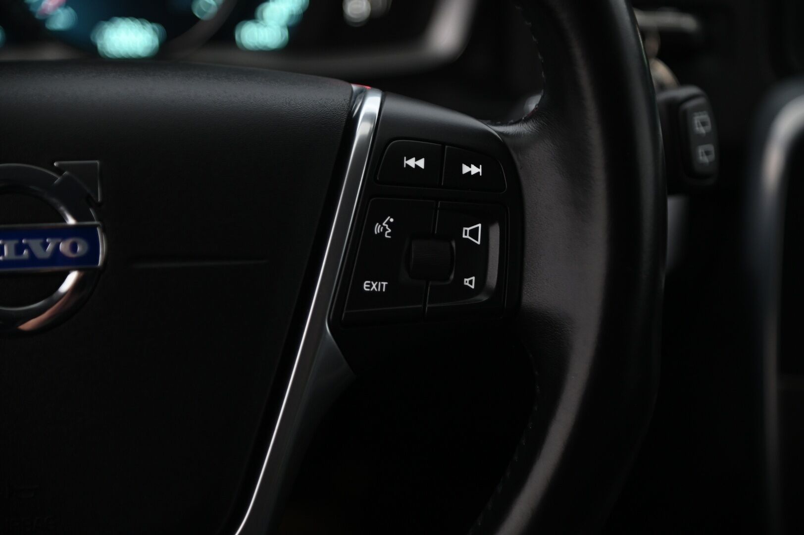 Volvo V60 2014 T3 Business aut *Webasto / Digimittaristo / Xenon / Vakkari* - *Juuri saapunut / Leimaa 6/2026*