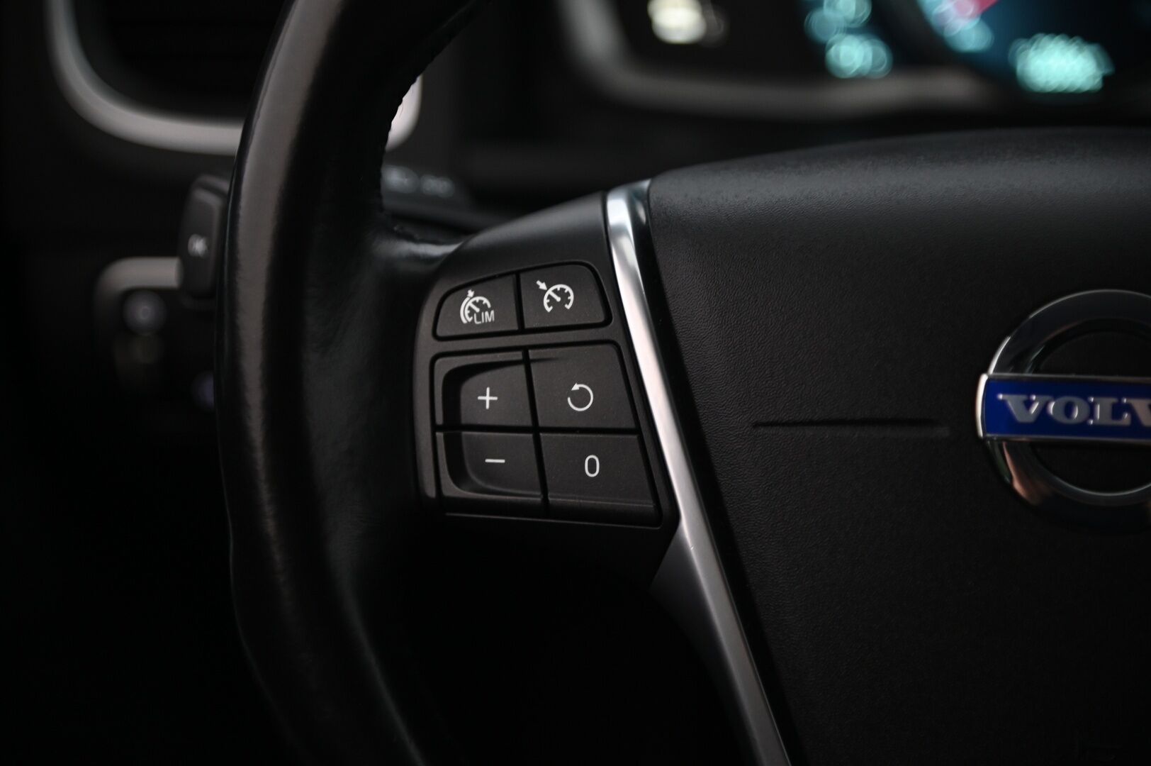 Volvo V60 2014 T3 Business aut *Webasto / Digimittaristo / Xenon / Vakkari* - *Juuri saapunut / Leimaa 6/2026*