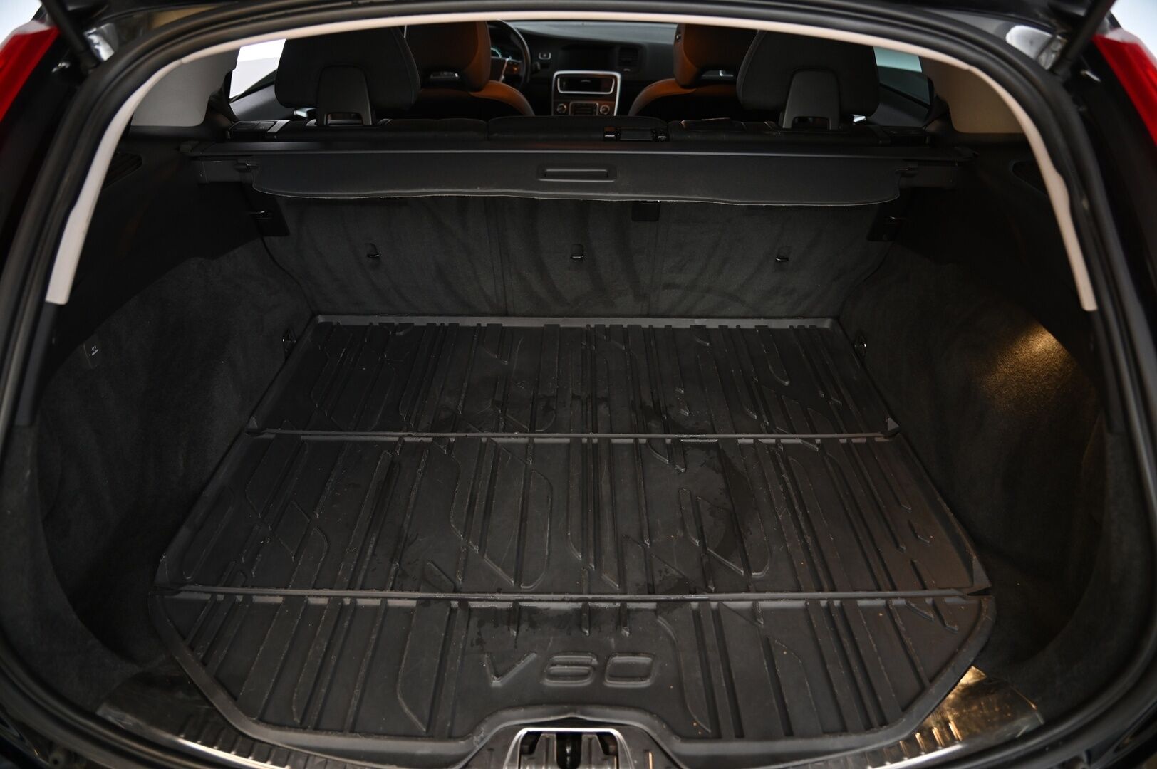 Volvo V60 2014 T3 Business aut *Webasto / Digimittaristo / Xenon / Vakkari* - *Juuri saapunut / Leimaa 6/2026*