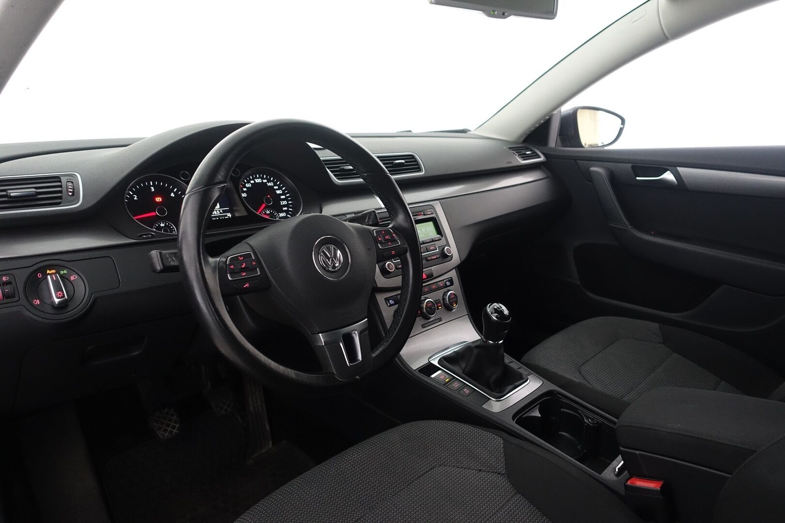 Volkswagen Passat 2014 Variant Luxline 1,6 TDI 77 kW (105 hv) BlueMotion Technology - | Suomi-auto | Vetokoukku | Vakkari | Penkinlämmittimet | Lohkolämmitin sisäpistokkeella | Start/Stop | *Myydään Huutokaupat.com* - - Tämä auto myydään huutokaupat.com -sivuston kautta