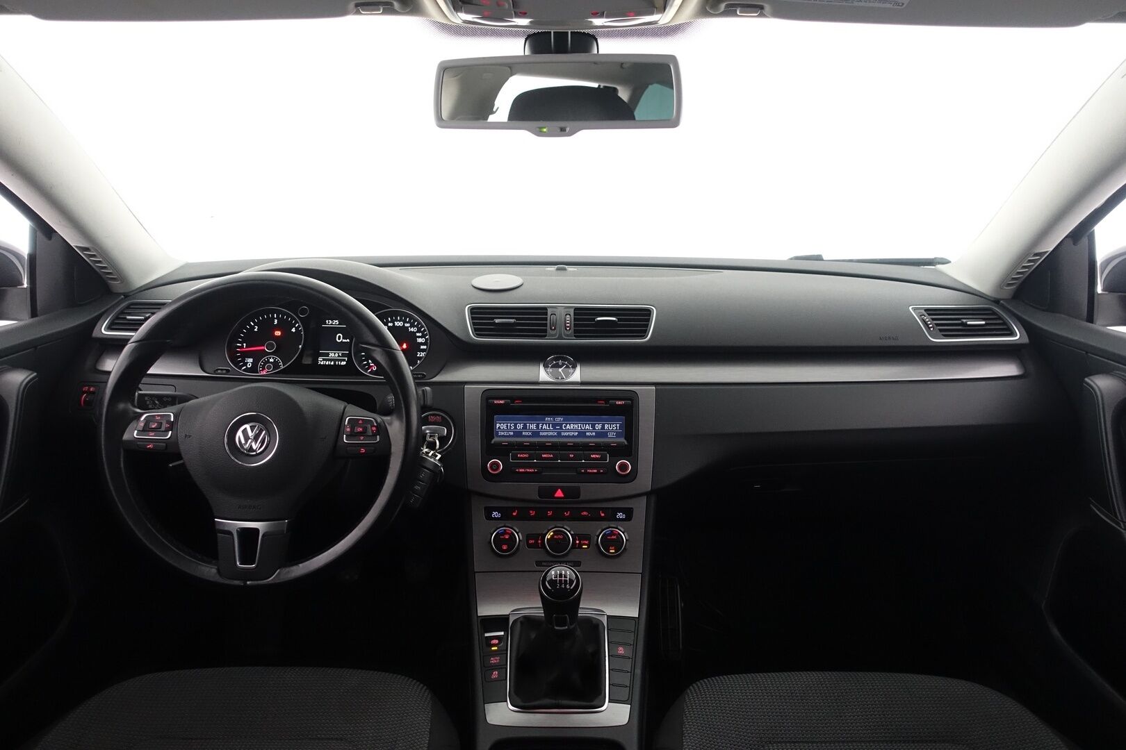 Volkswagen Passat 2014 Variant Luxline 1,6 TDI 77 kW (105 hv) BlueMotion Technology - | Suomi-auto | Vetokoukku | Vakkari | Penkinlämmittimet | Lohkolämmitin sisäpistokkeella | Start/Stop | *Myydään Huutokaupat.com* - - Tämä auto myydään huutokaupat.com -sivuston kautta