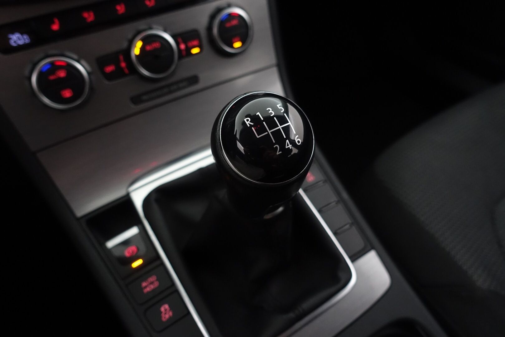 Volkswagen Passat 2014 Variant Luxline 1,6 TDI 77 kW (105 hv) BlueMotion Technology - | Suomi-auto | Vetokoukku | Vakkari | Penkinlämmittimet | Lohkolämmitin sisäpistokkeella | Start/Stop | *Myydään Huutokaupat.com* - - Tämä auto myydään huutokaupat.com -sivuston kautta