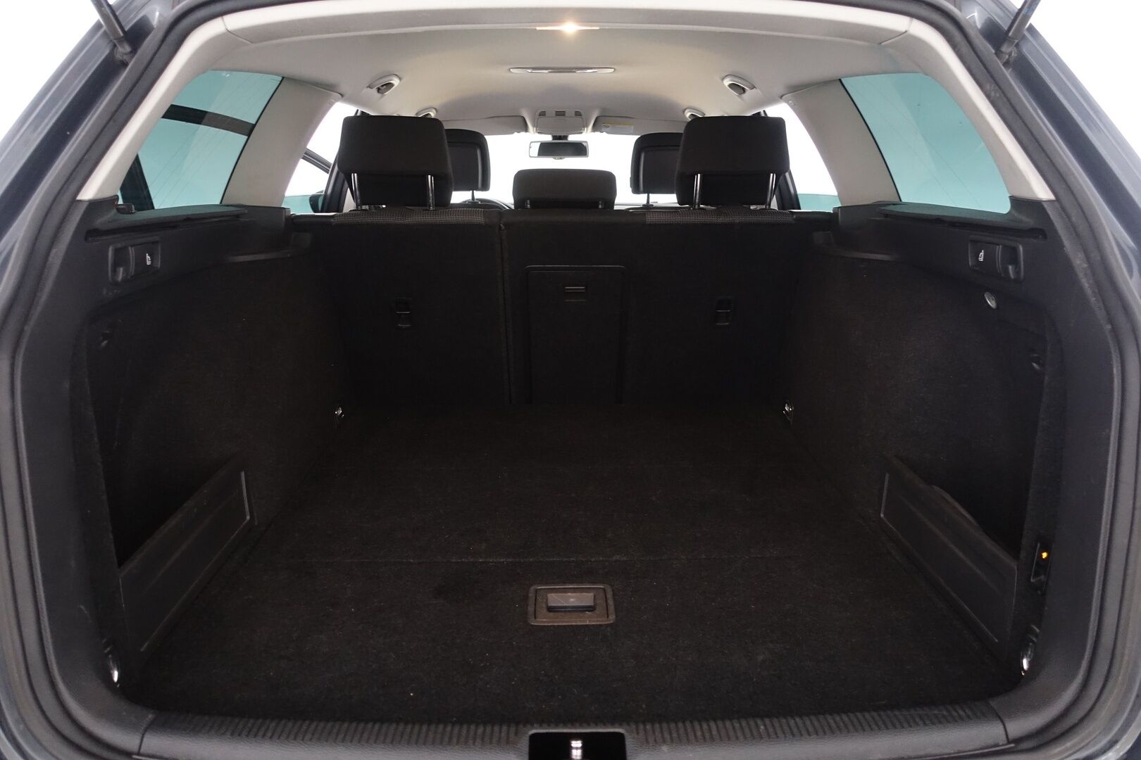 Volkswagen Passat 2014 Variant Luxline 1,6 TDI 77 kW (105 hv) BlueMotion Technology - | Suomi-auto | Vetokoukku | Vakkari | Penkinlämmittimet | Lohkolämmitin sisäpistokkeella | Start/Stop | *Myydään Huutokaupat.com* - - Tämä auto myydään huutokaupat.com -sivuston kautta